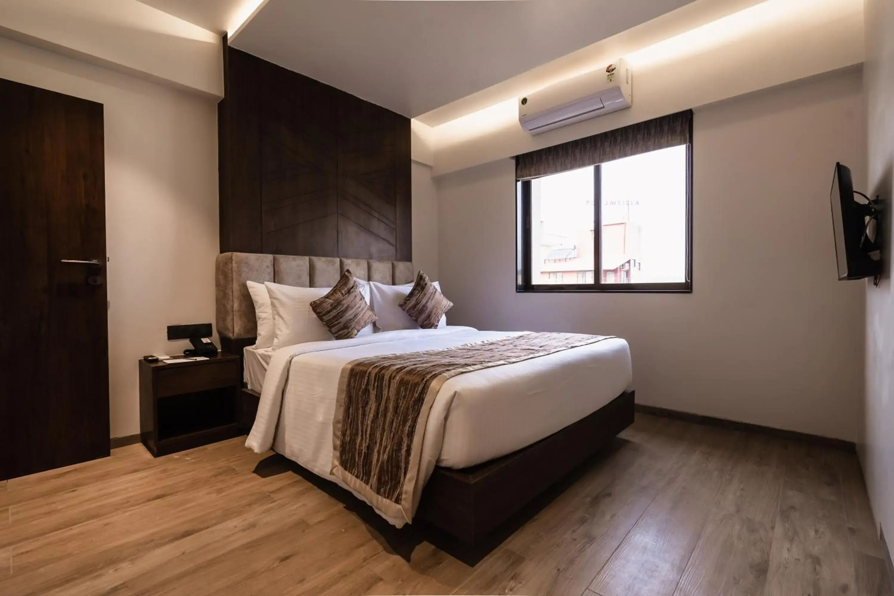 Suite with Balcony - single occupancy in Regenta Place Igatpuri Suite with Balcony - single occupancy in Regenta Place Igatpuri