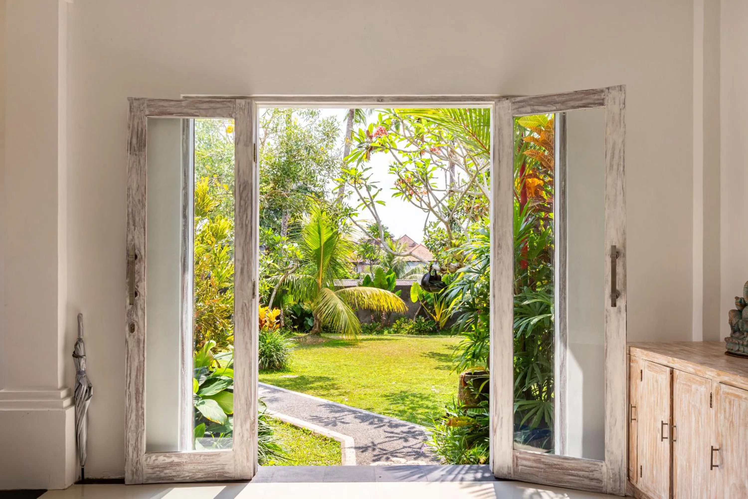Garden view in Villa Sonia Bisma
