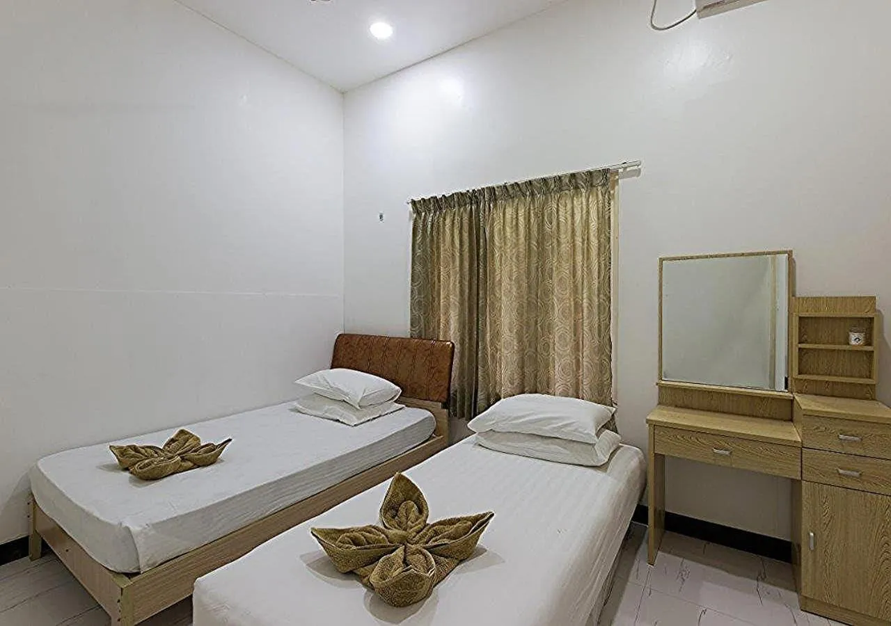 Bedroom, Bed in Surf Trip Maldives