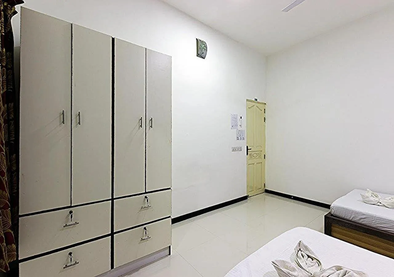 Bedroom, Bed in Surf Trip Maldives