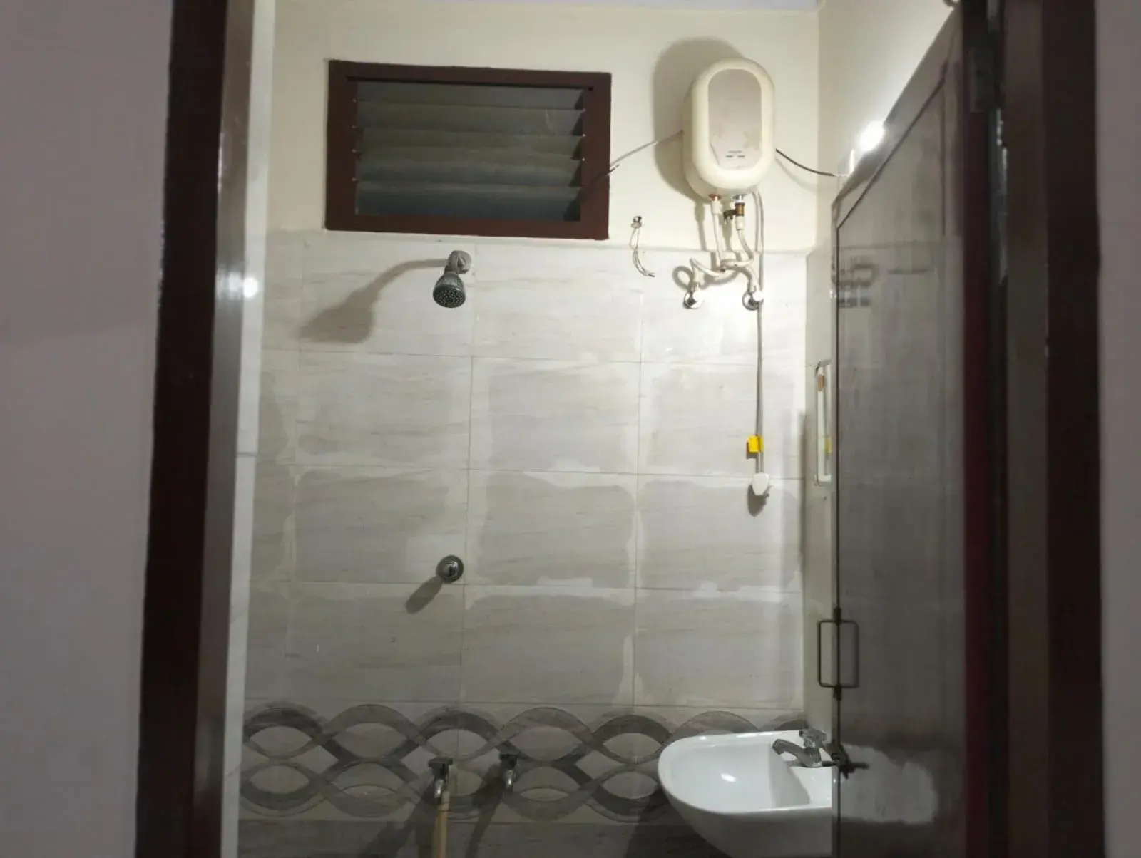 Shower in Sharma Residency Chennai Egmore Shower in Sharma Residency Chennai Egmore