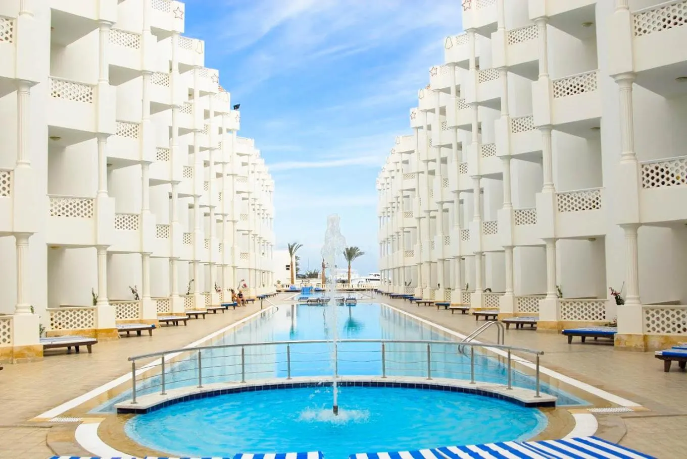 Pool view in White Valley Palace