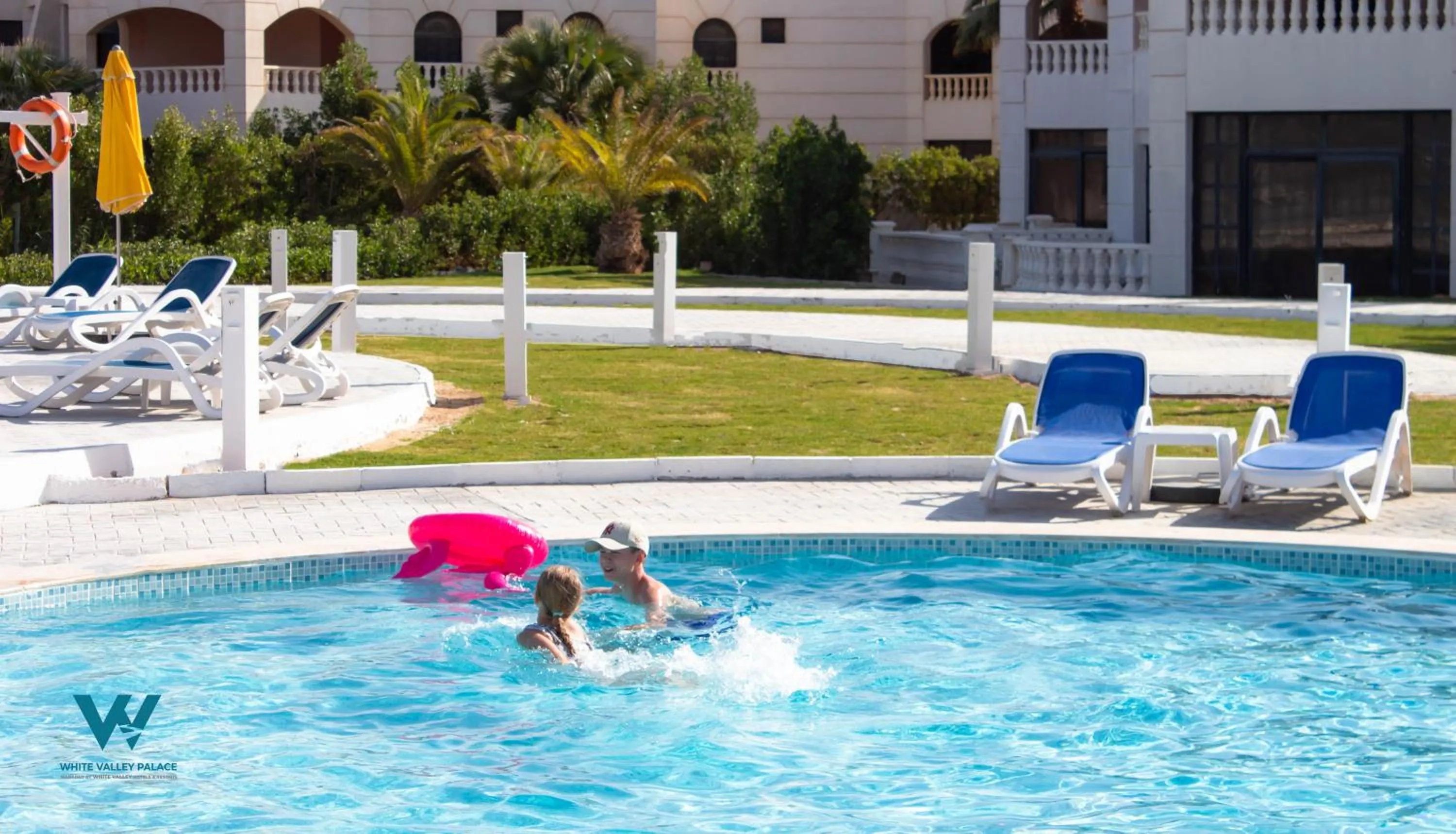 Swimming pool in White Valley Palace