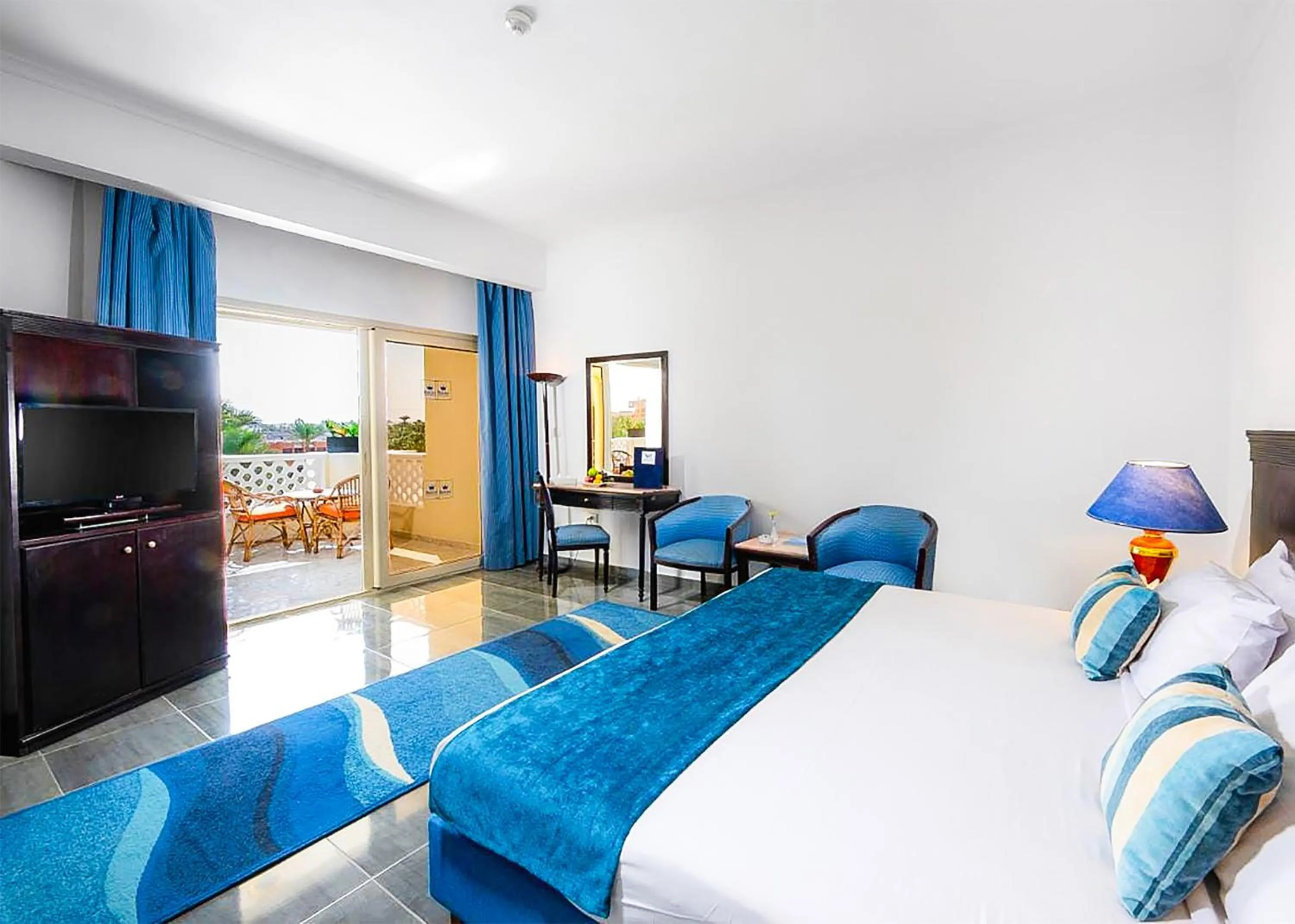 Guests in White Valley Palace