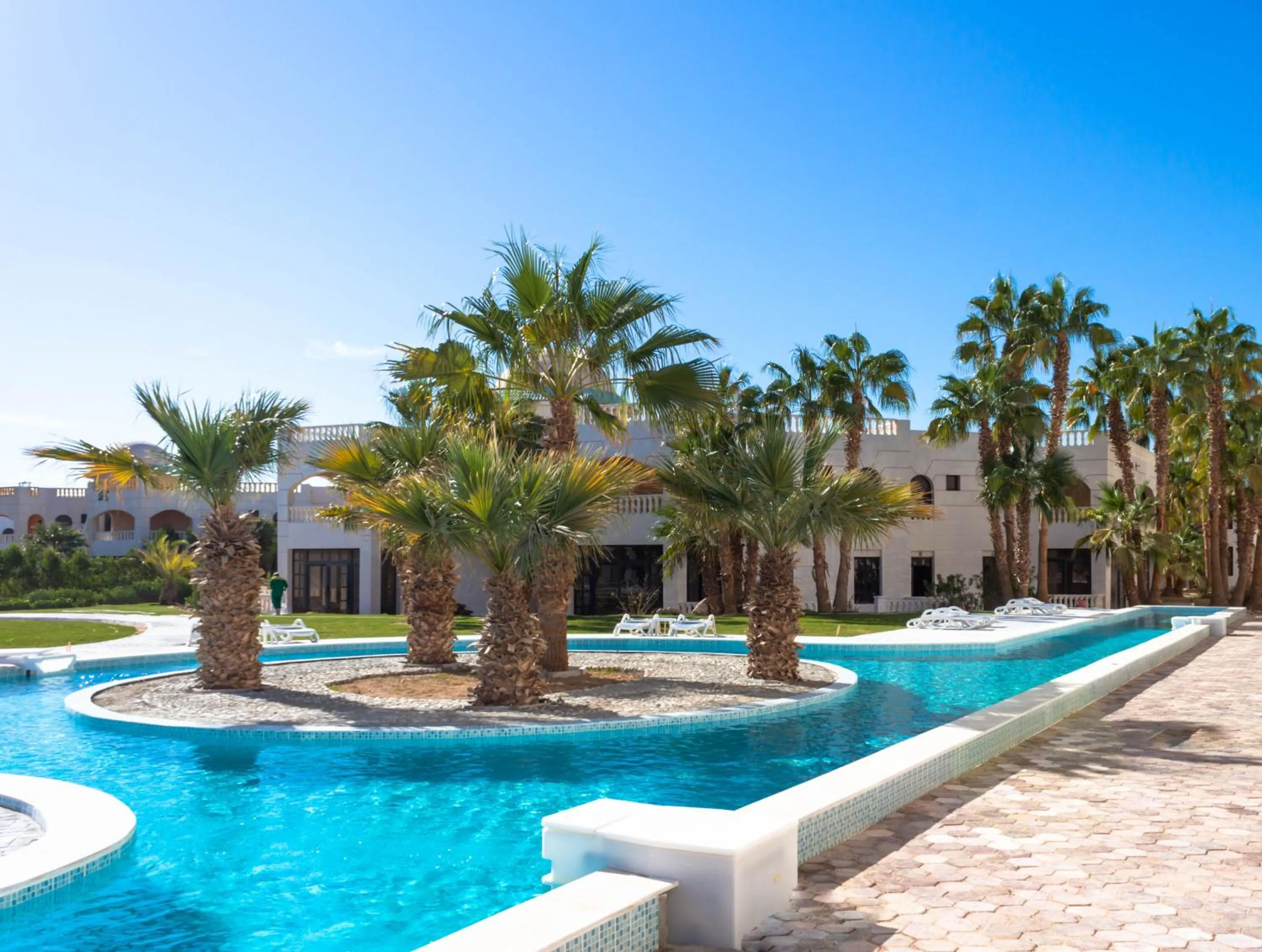 Pool view in White Valley Palace