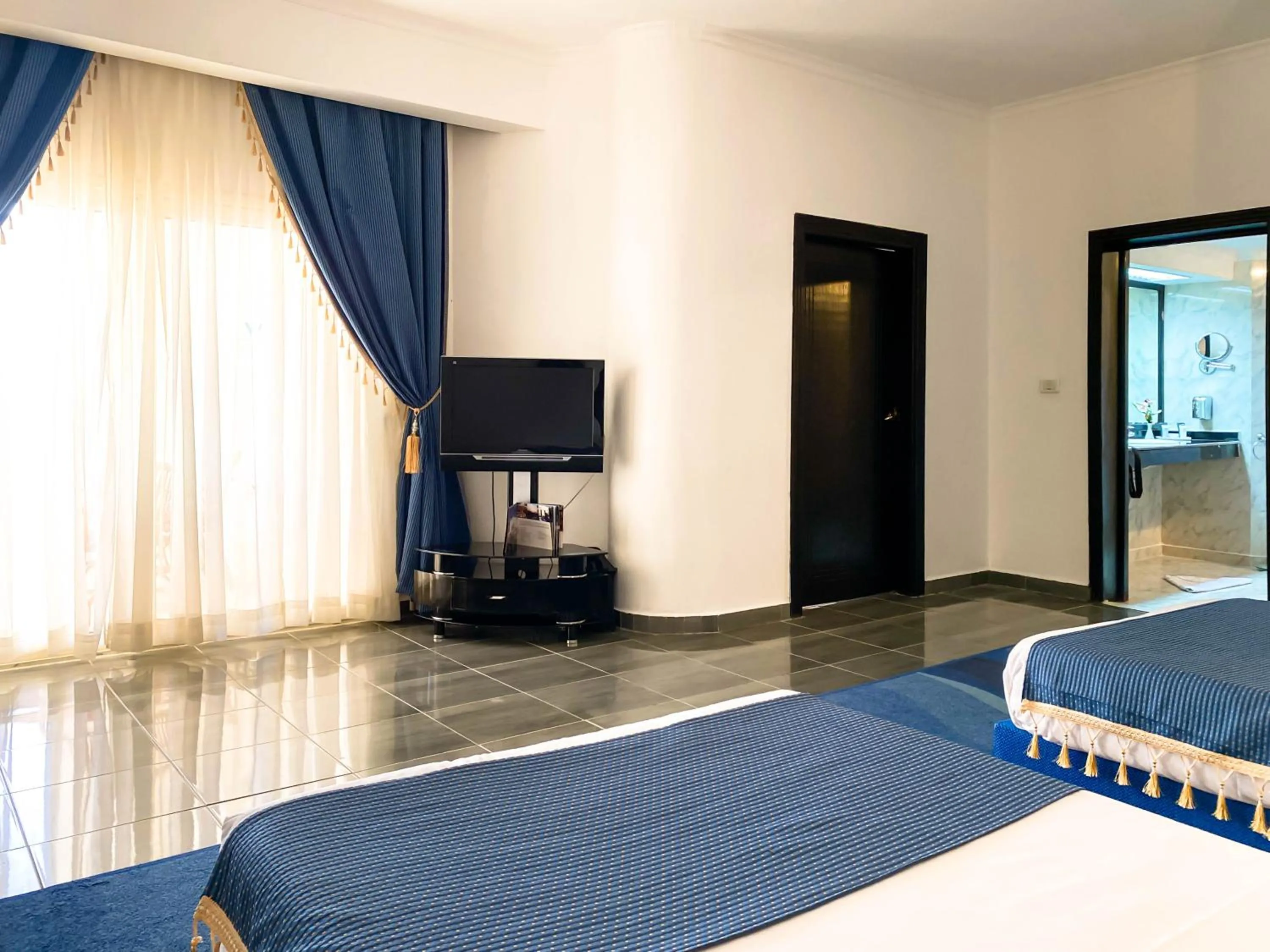 Guests in White Valley Palace