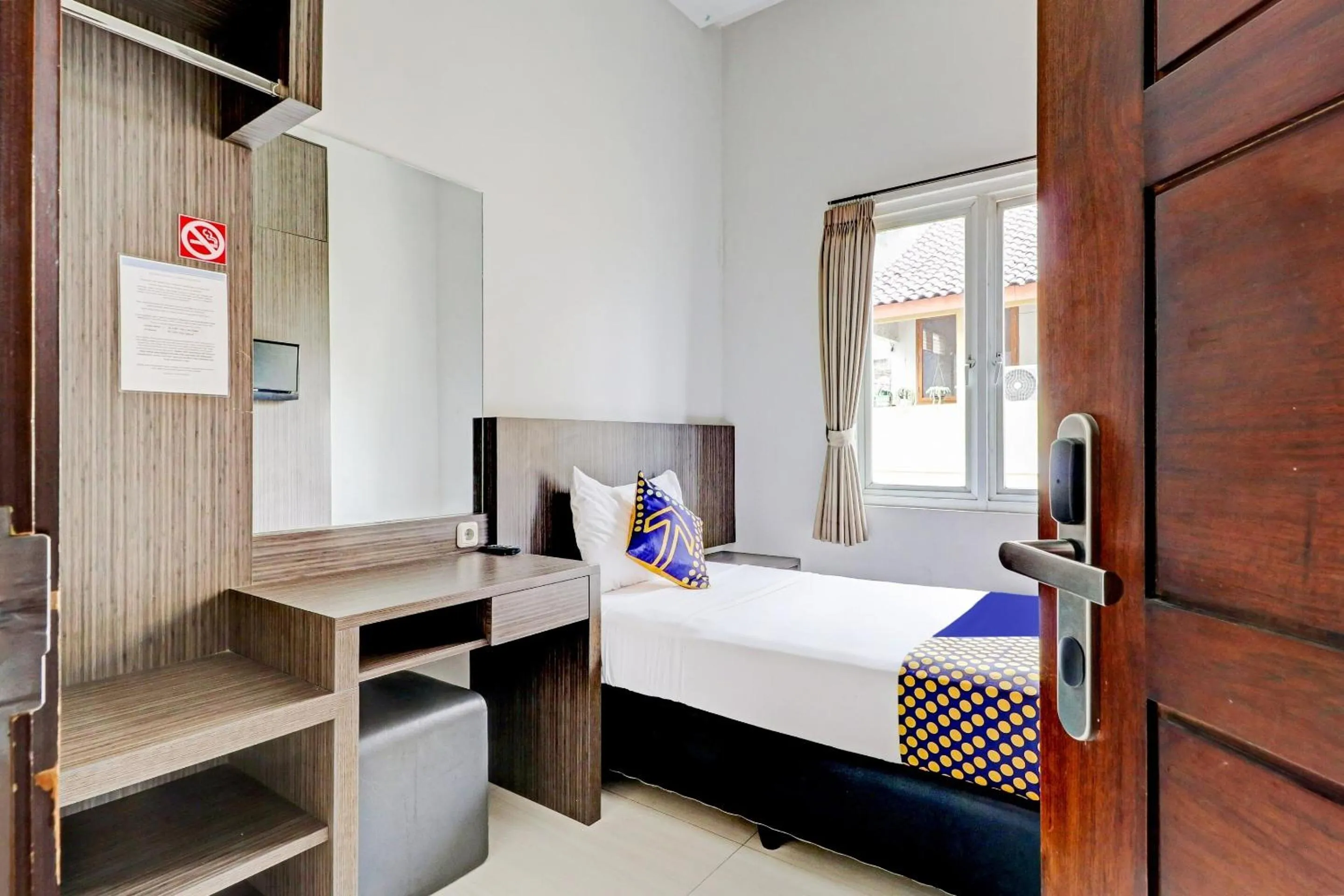 Bedroom, Bed in Hotel O Cihampelas Near Ciwalk Formerly D'River Guest House