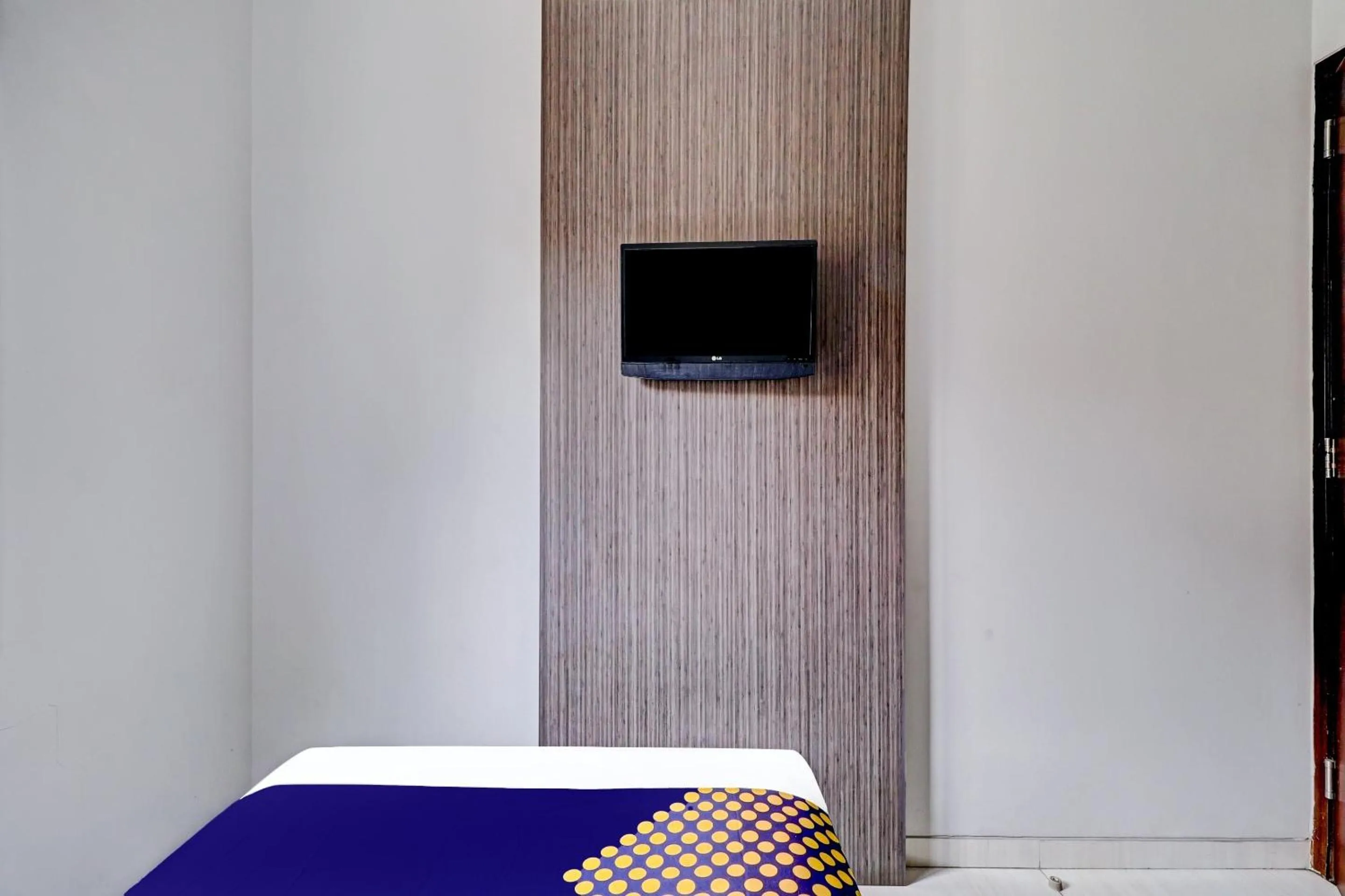 Bedroom, Bed in Hotel O Cihampelas Near Ciwalk Formerly D'River Guest House