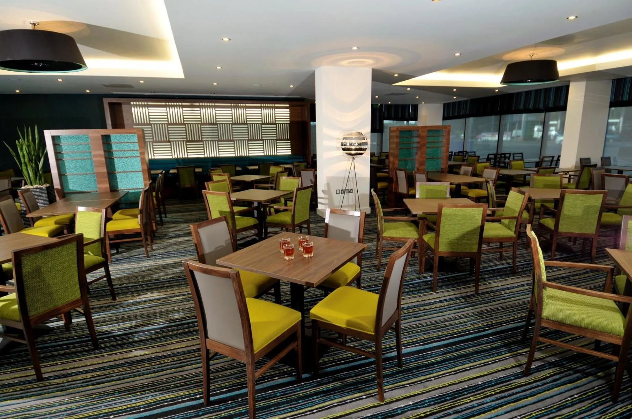Restaurant/places to eat in Holiday Inn Express London Heathrow T5 by IHG