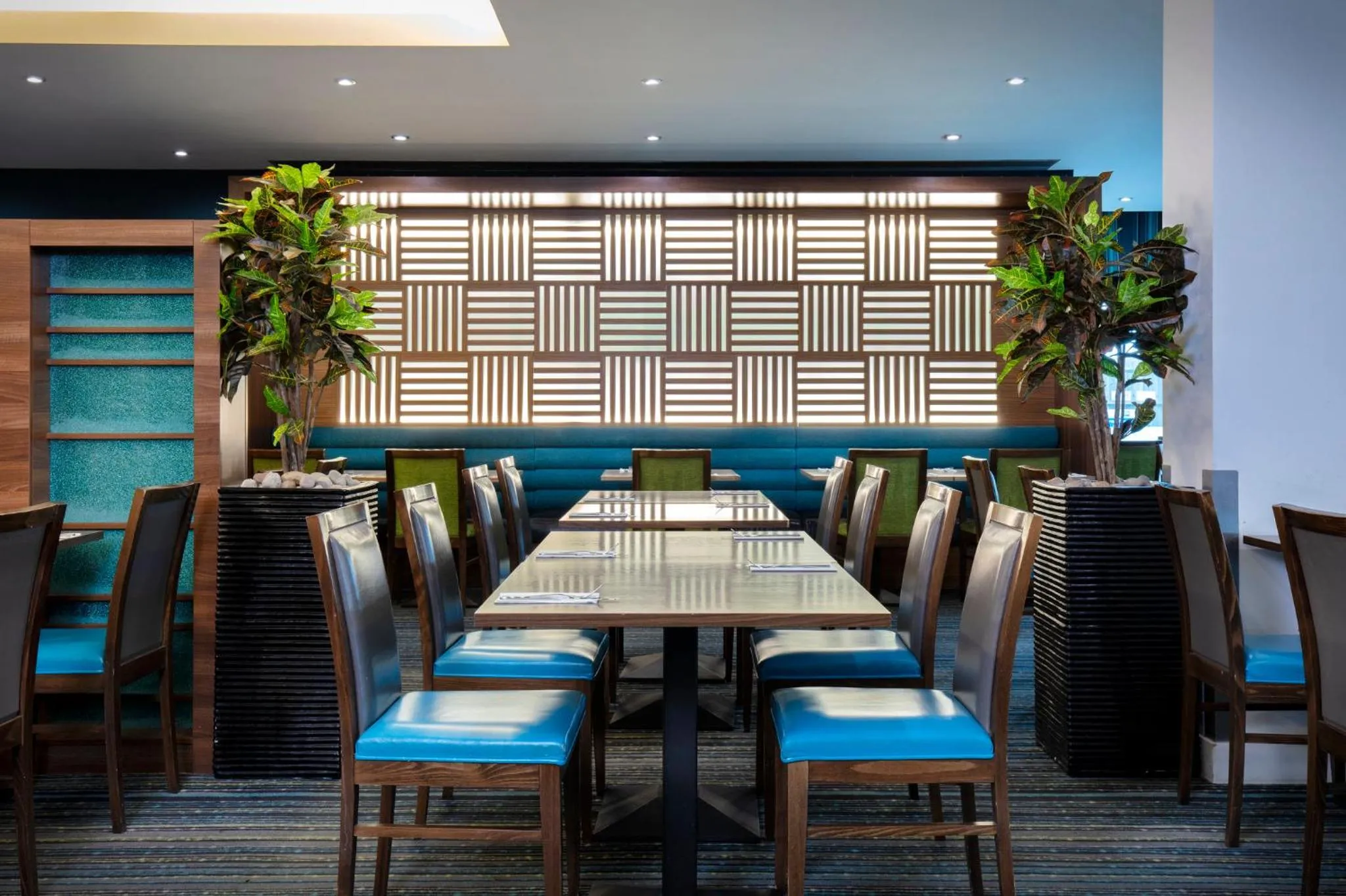 Restaurant/places to eat in Holiday Inn Express London Heathrow T5 by IHG