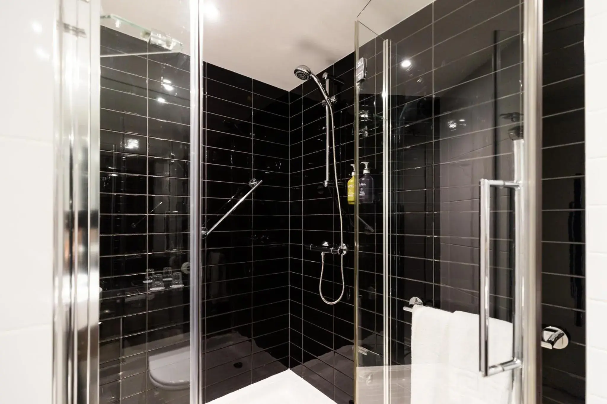 Standard Twin Room with Free Hot Breakfast - Accessible in Holiday Inn Express London Heathrow T5 by IHG Standard Twin Room with Free Hot Breakfast - Accessible in Holiday Inn Express London Heathrow T5 by IHG