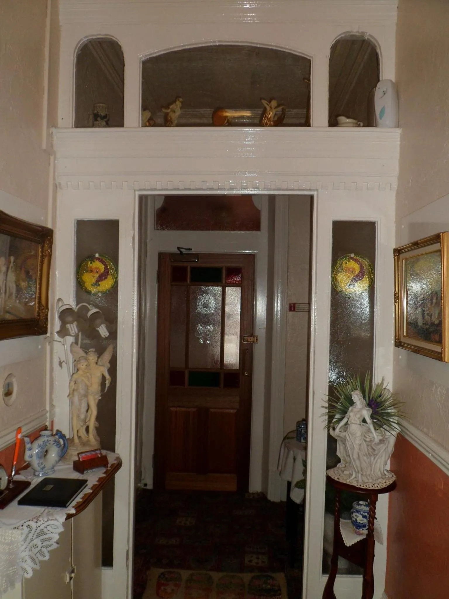 Area and facilities in Camelot Hotel - Couples Only