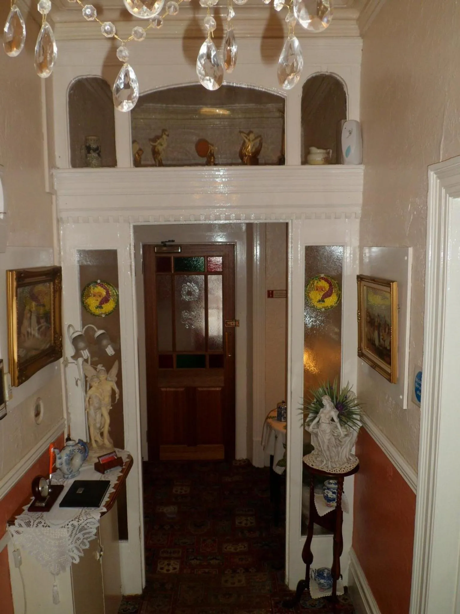 Area and facilities in Camelot Hotel - Couples Only