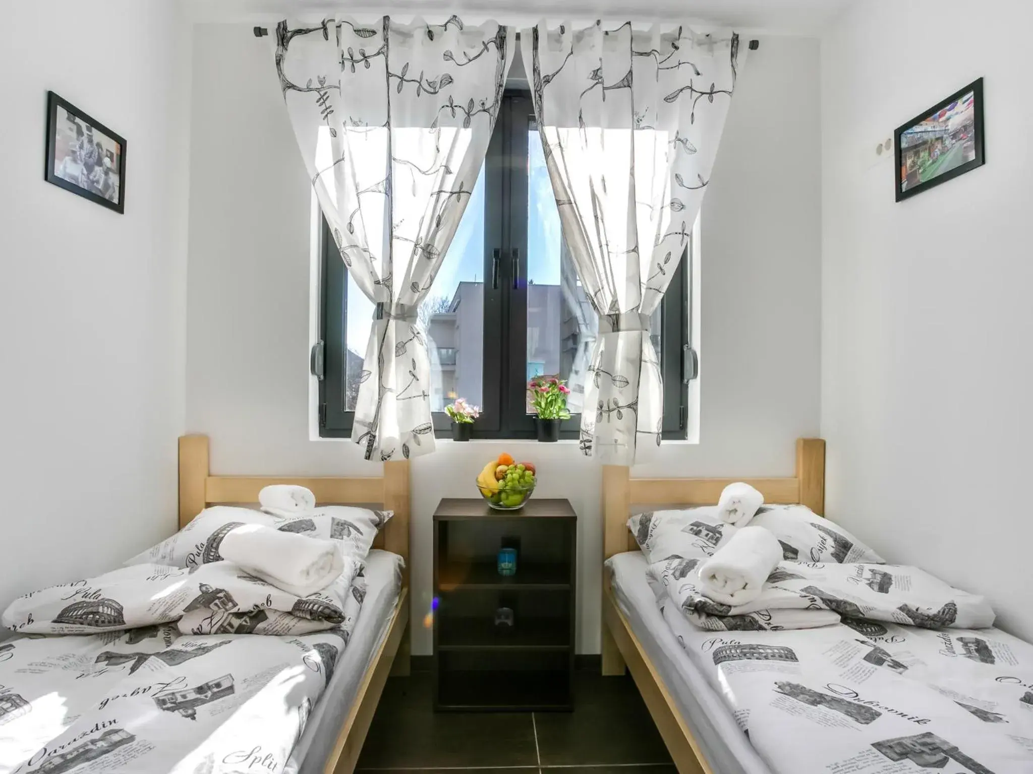 Twin Room in Hostel Moving Twin Room in Hostel Moving