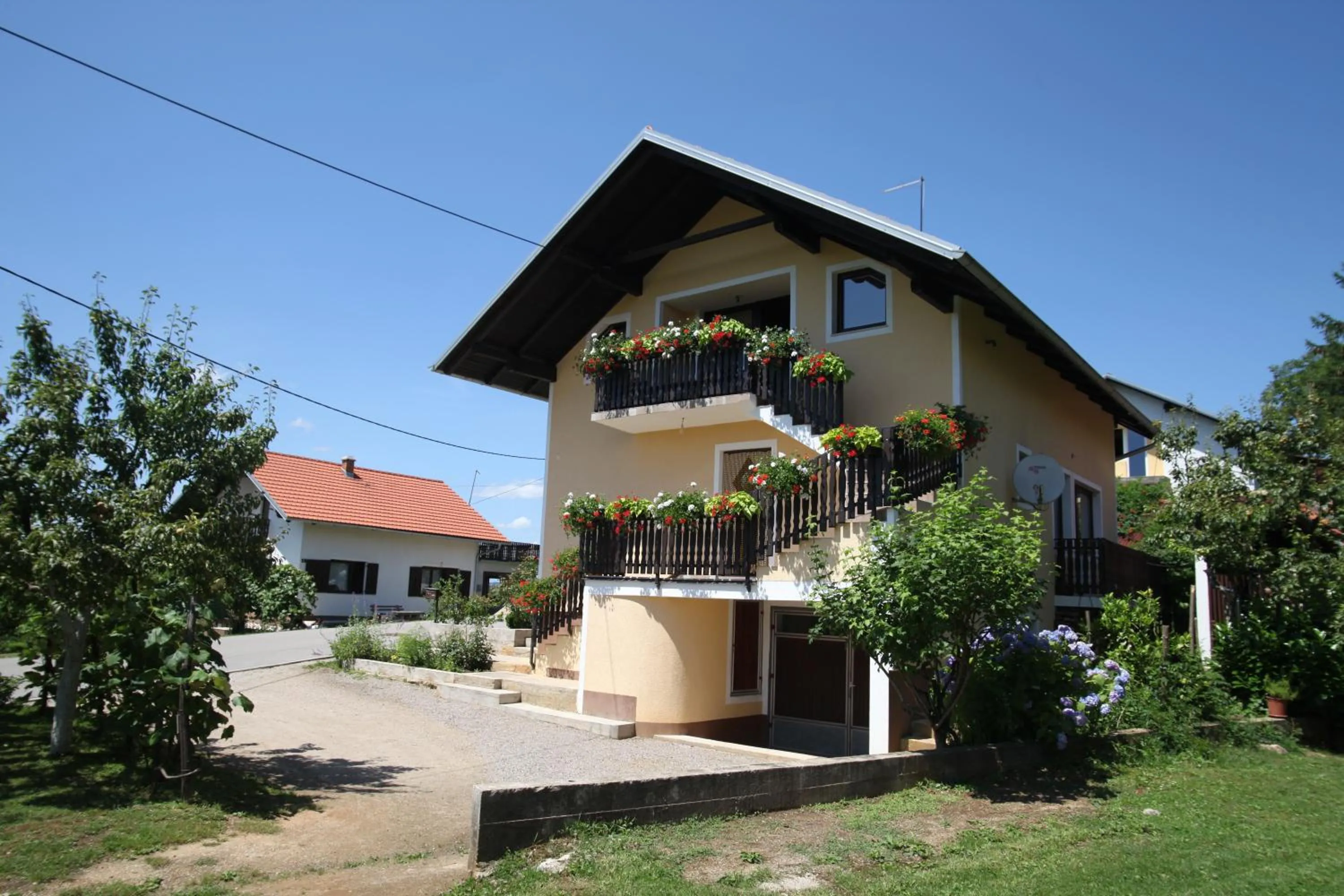 Apartment with Terrace in Apartment Luketić