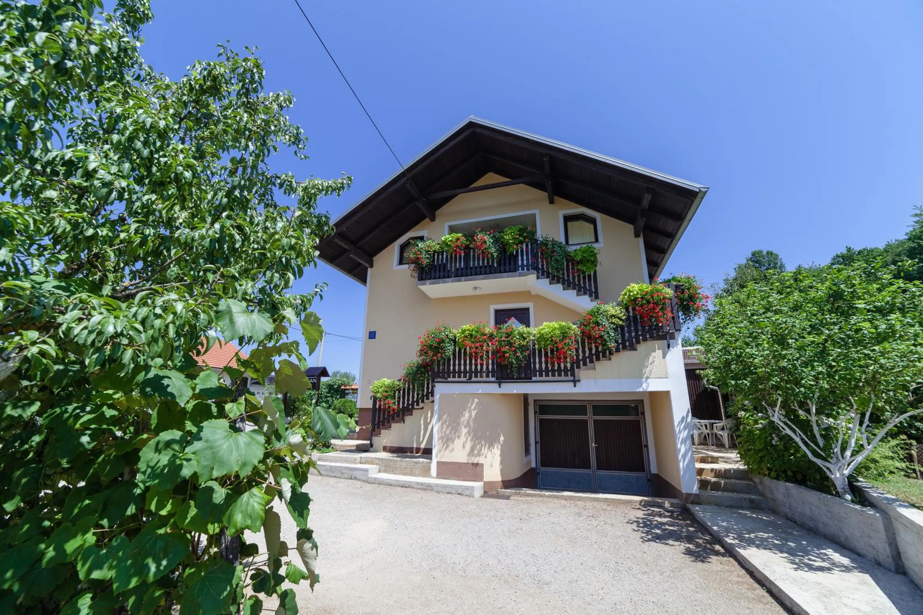 Apartment with Terrace in Apartment Luketić
