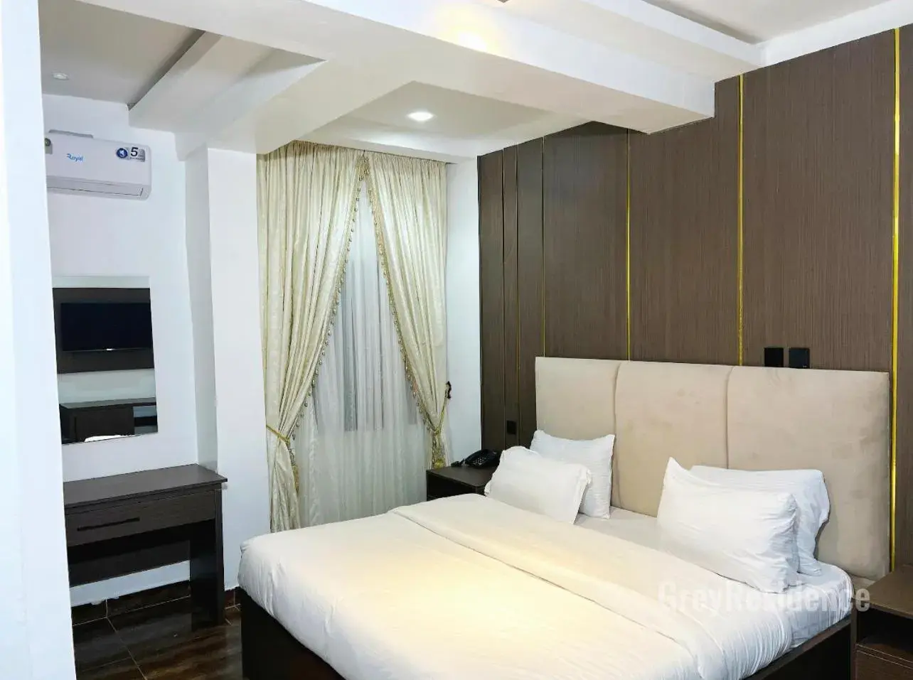 Bed in Grey Residence Bed in Grey Residence