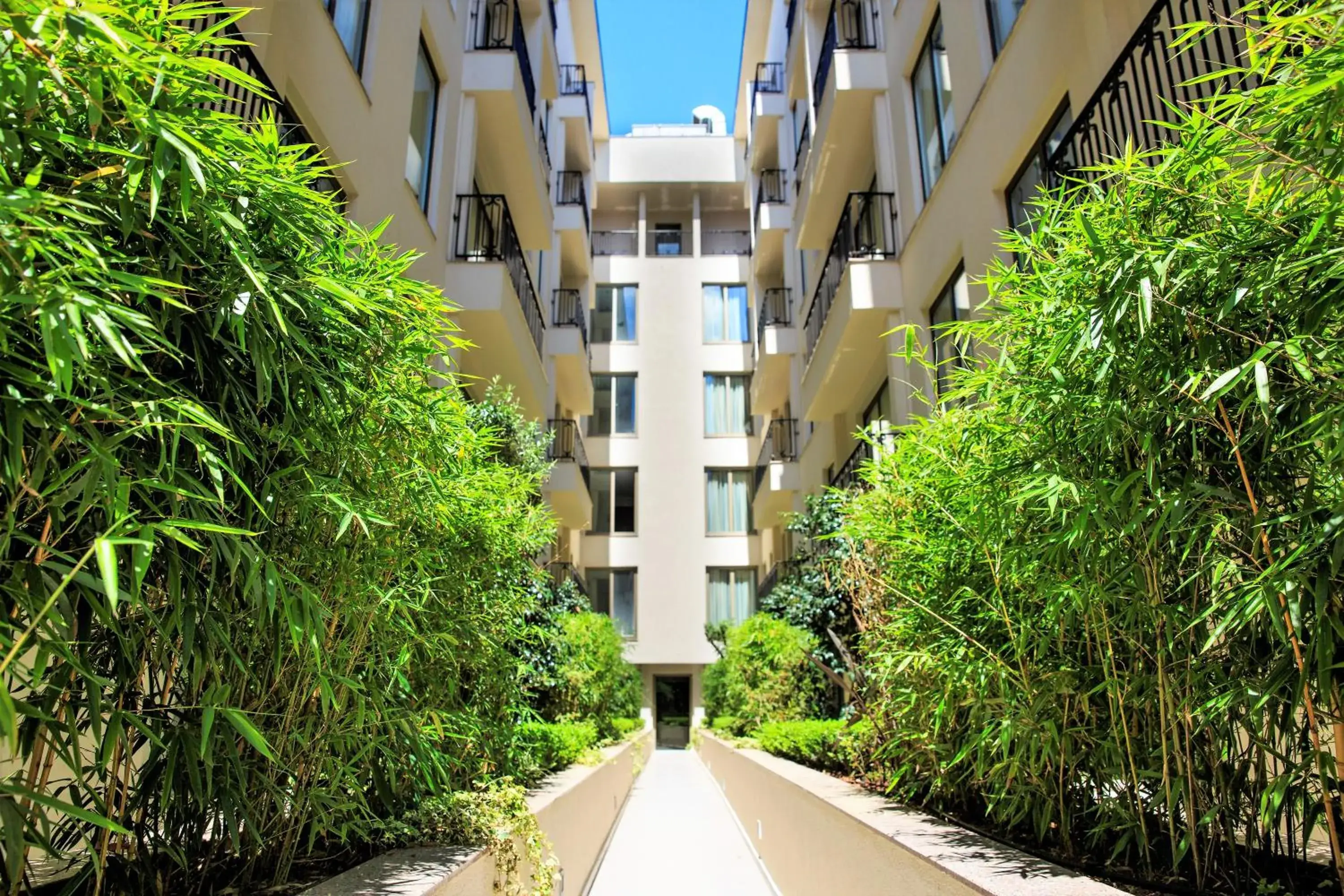 Grand Aras Hotel & Suites Grand Aras Hotel & Suites