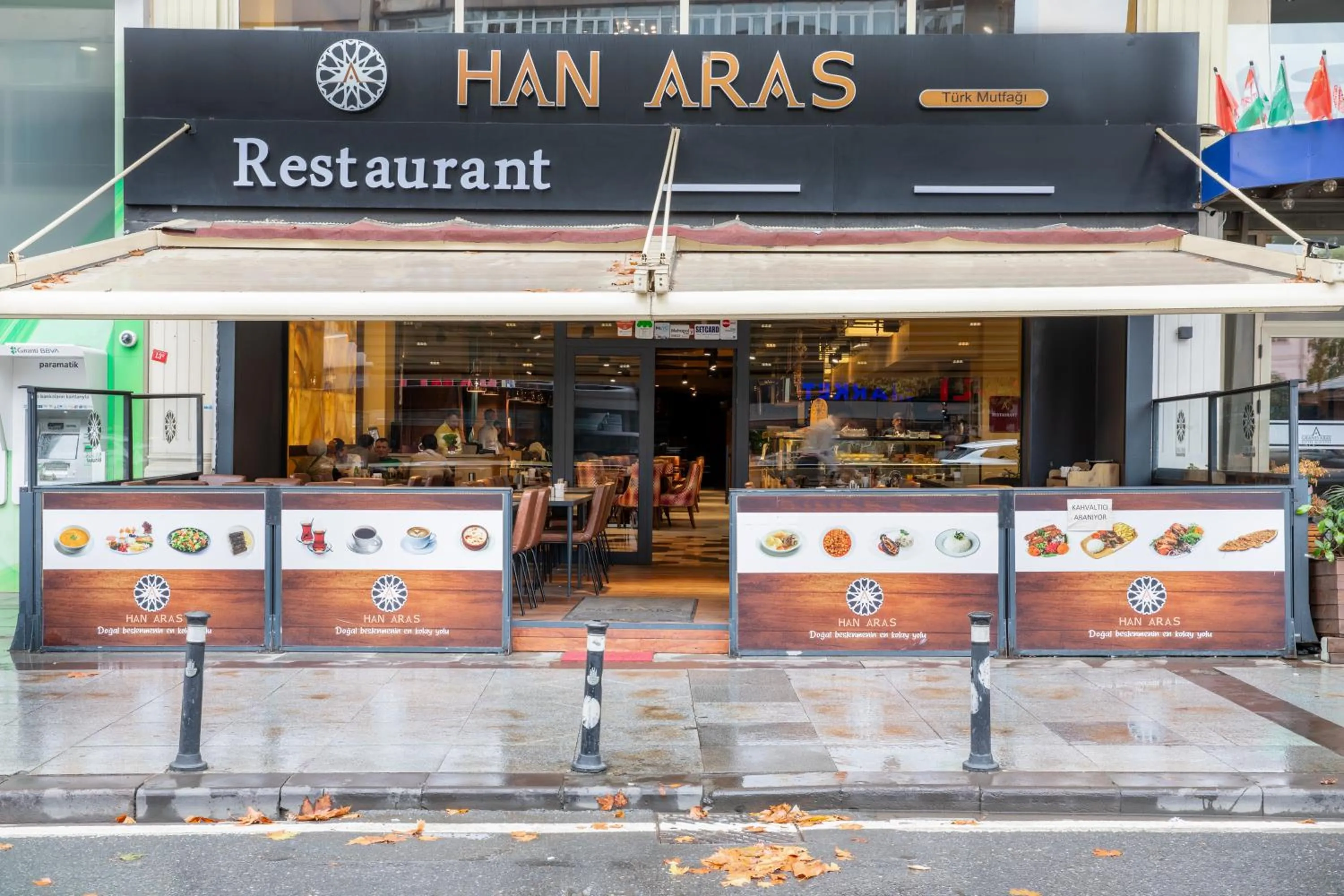 Restaurant/places to eat in Grand Aras Hotel & Suites