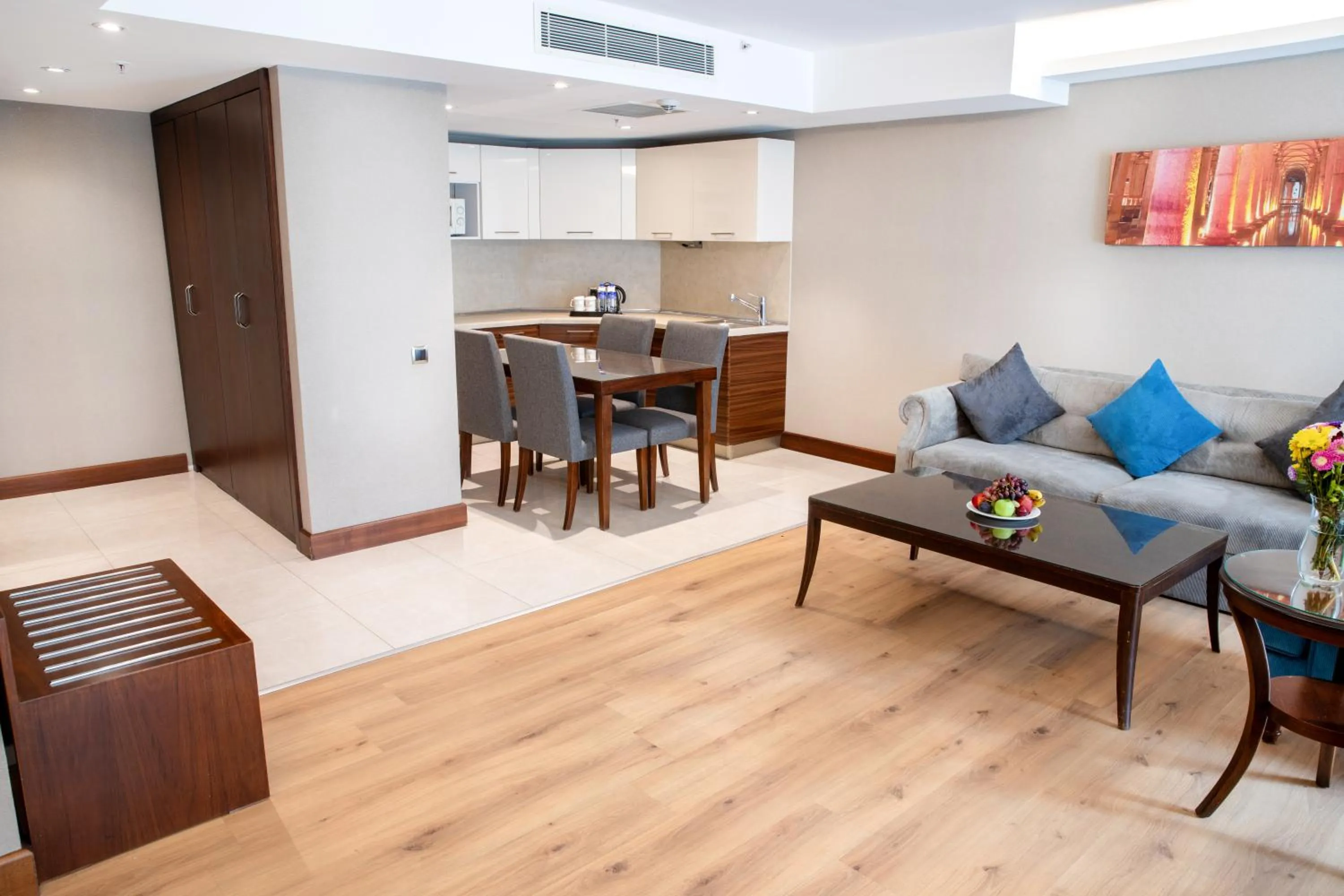 Living room in Grand Aras Hotel & Suites