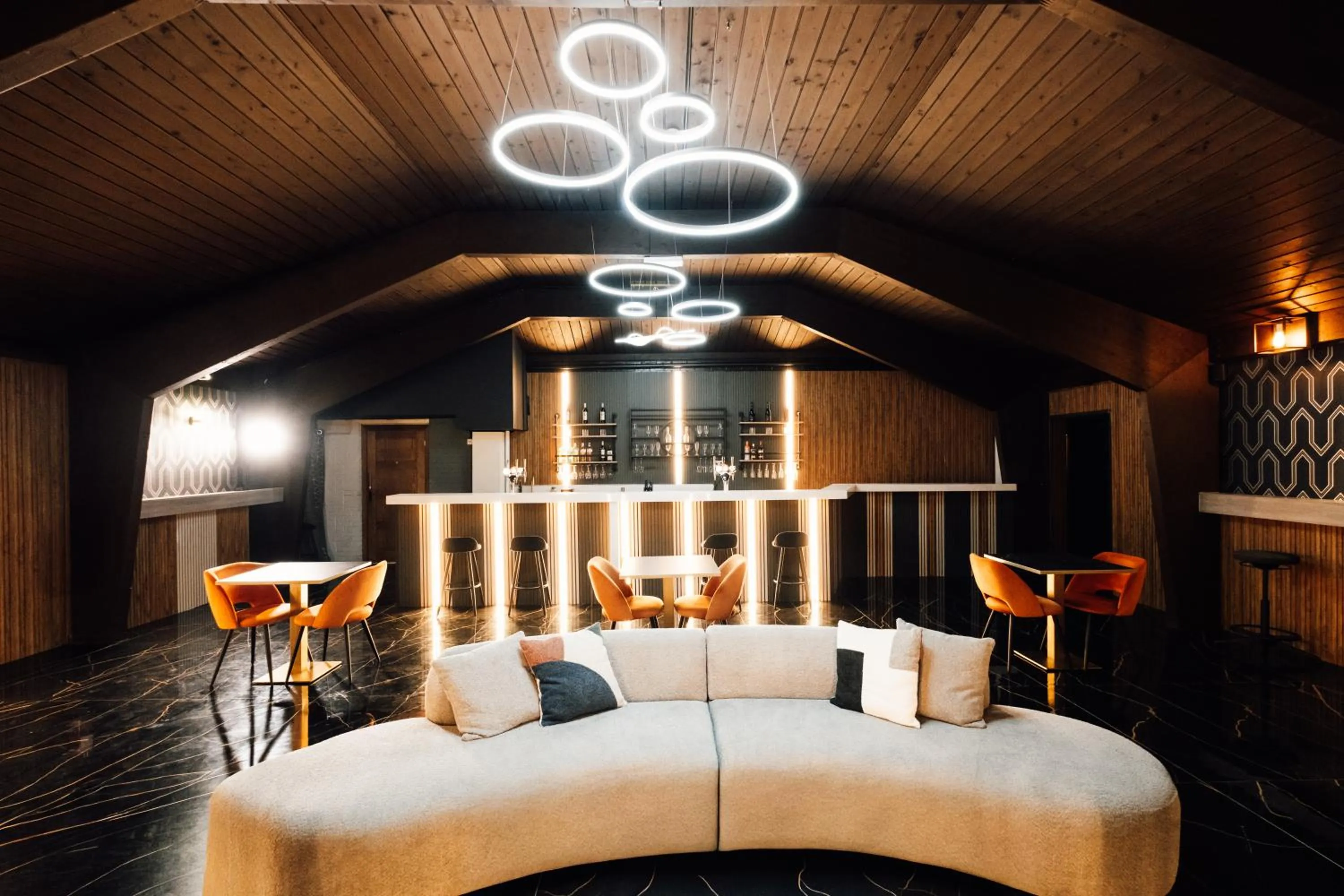 Lounge or bar in Heritage Park Pontypridd, Trademark Collection by Wyndham