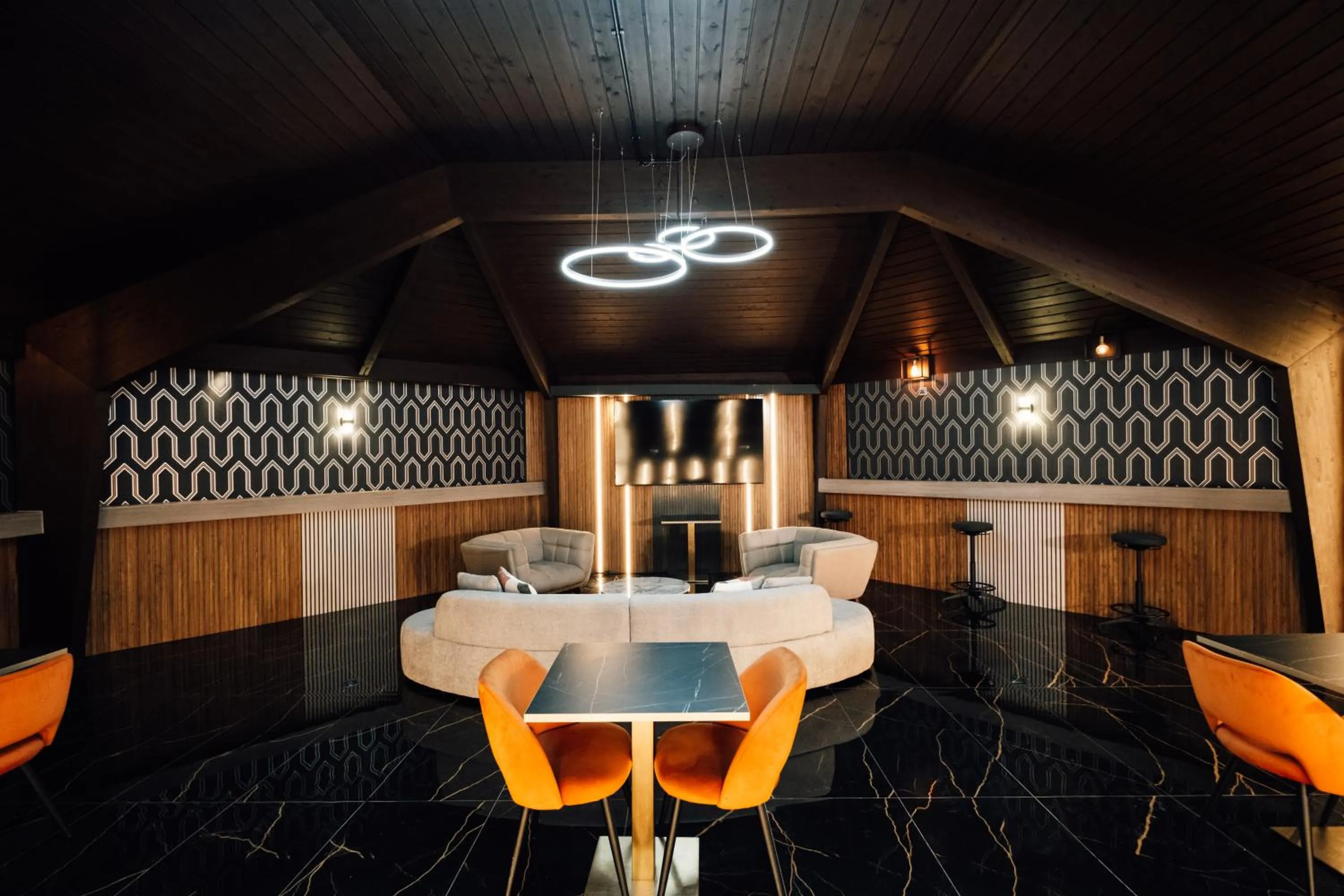 Lounge or bar in Heritage Park Pontypridd, Trademark Collection by Wyndham