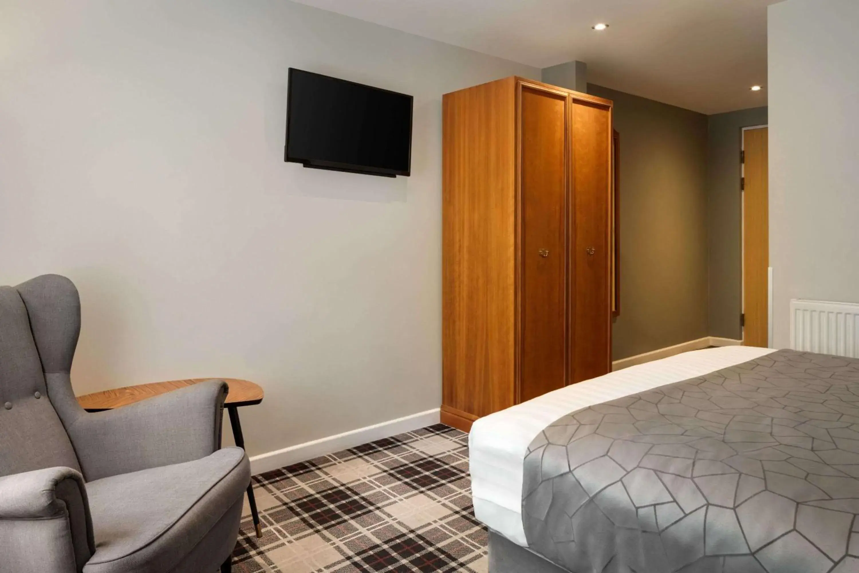 Photo of the whole room, Bed in Heritage Park Pontypridd, Trademark Collection by Wyndham Photo of the whole room, Bed in Heritage Park Pontypridd, Trademark Collection by Wyndham