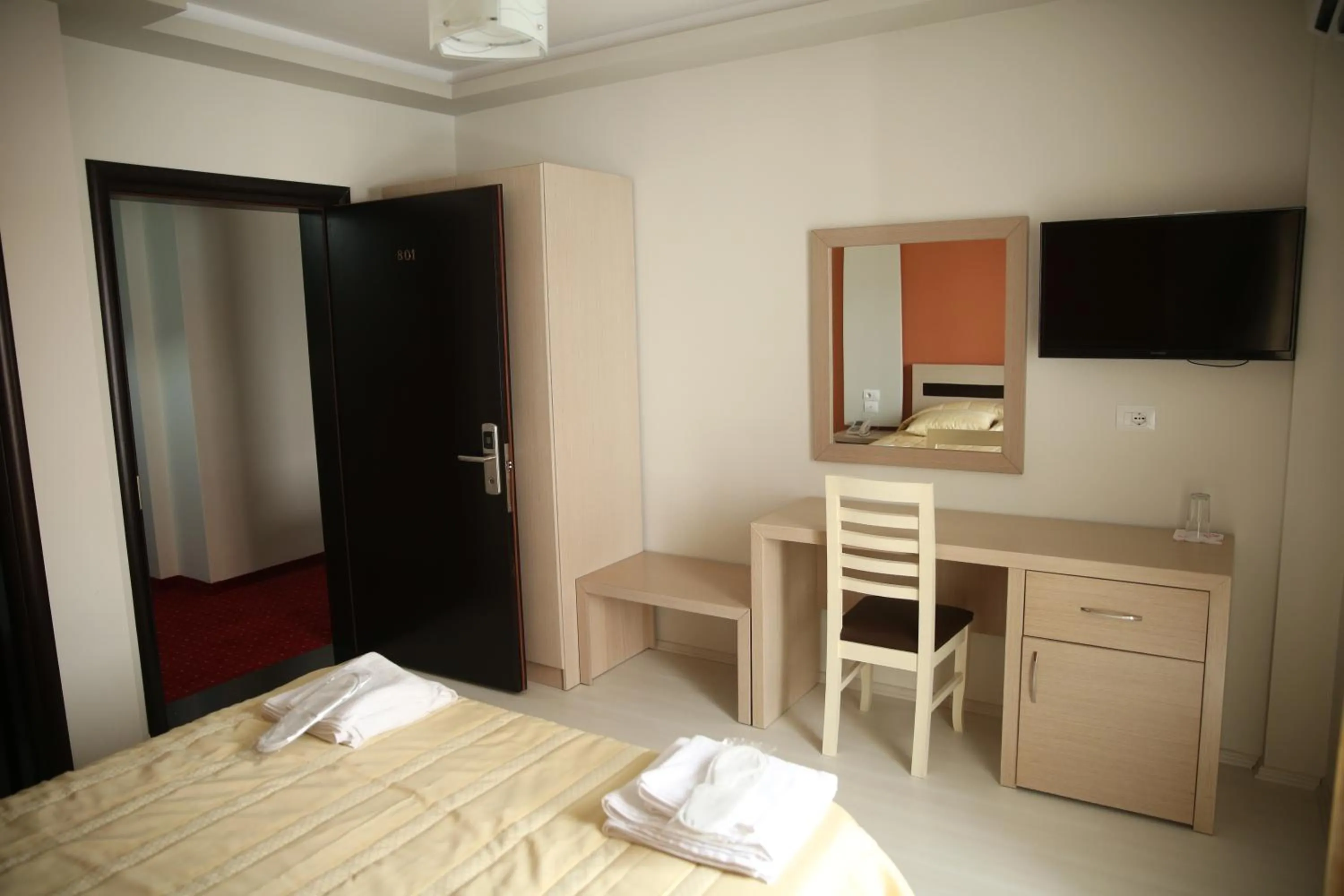 Bedroom, Bed in Hotel Pogradeci