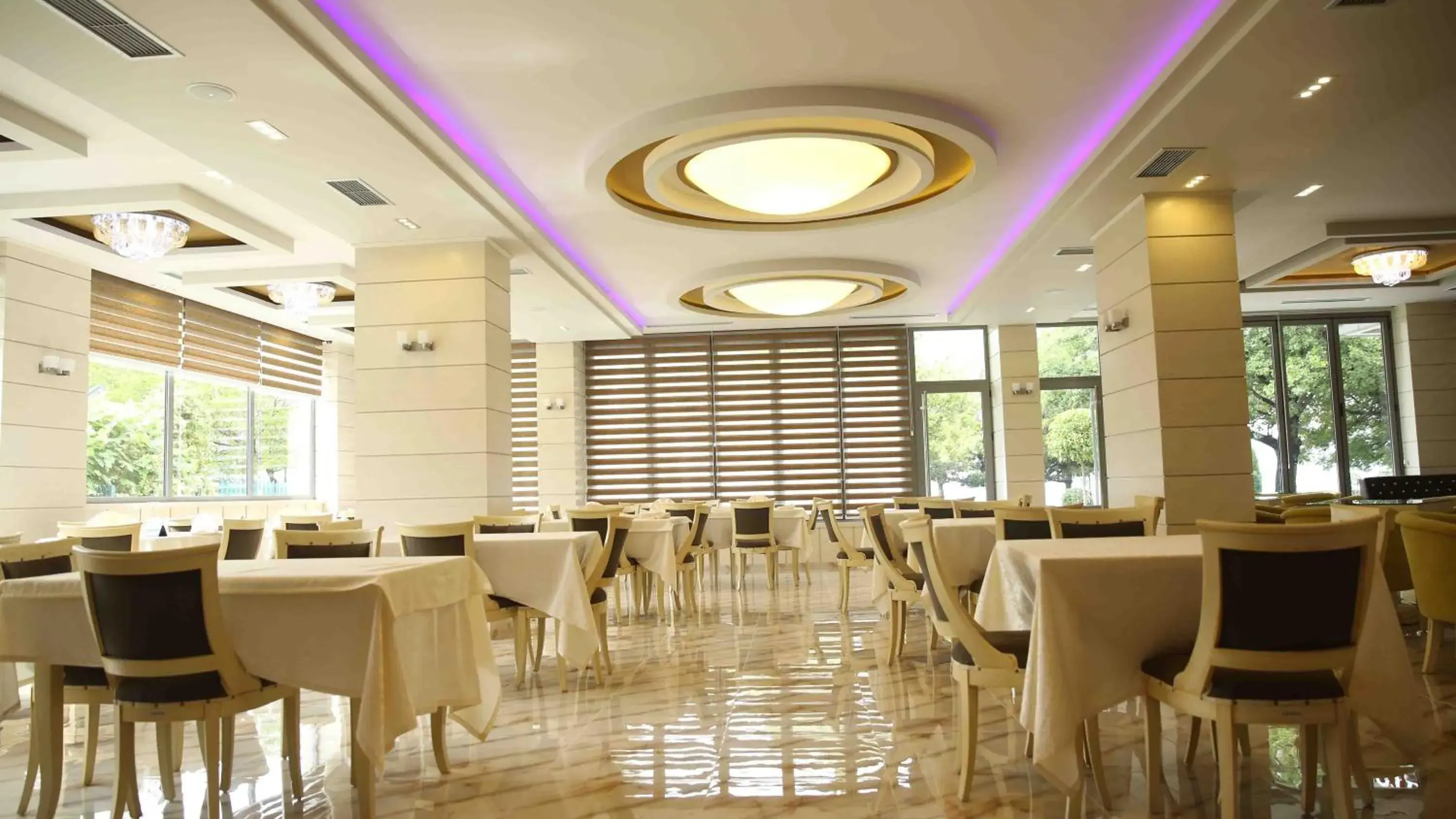 Restaurant/places to eat in Hotel Pogradeci Restaurant/places to eat in Hotel Pogradeci