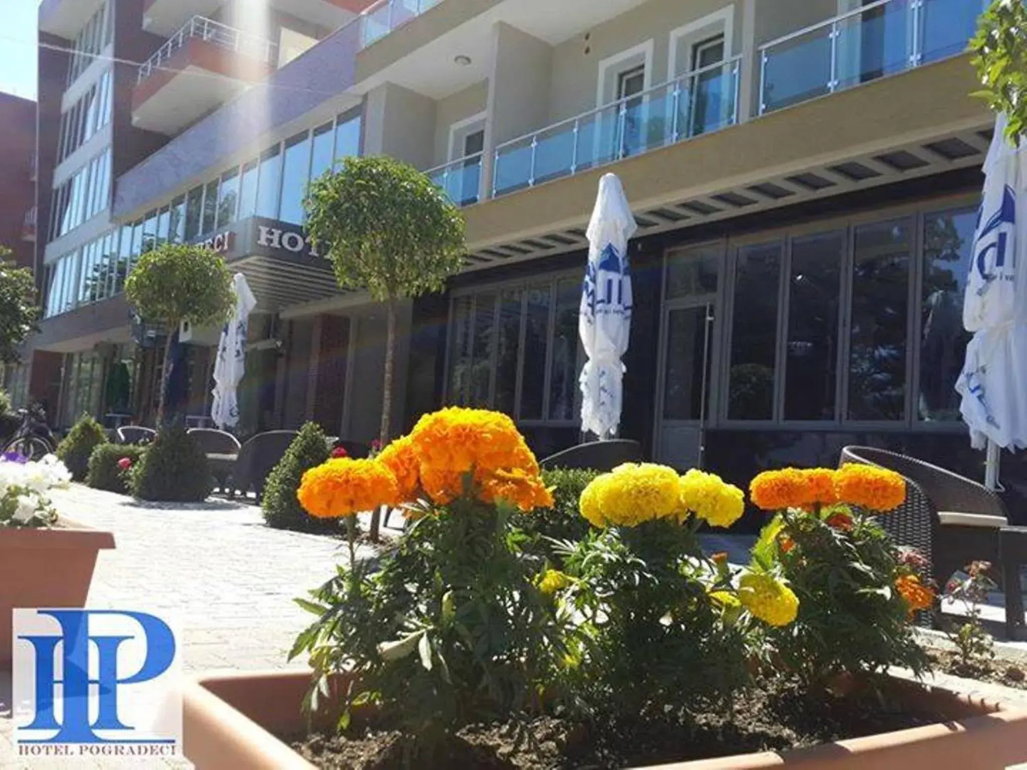 Facade/entrance in Hotel Pogradeci Facade/entrance in Hotel Pogradeci