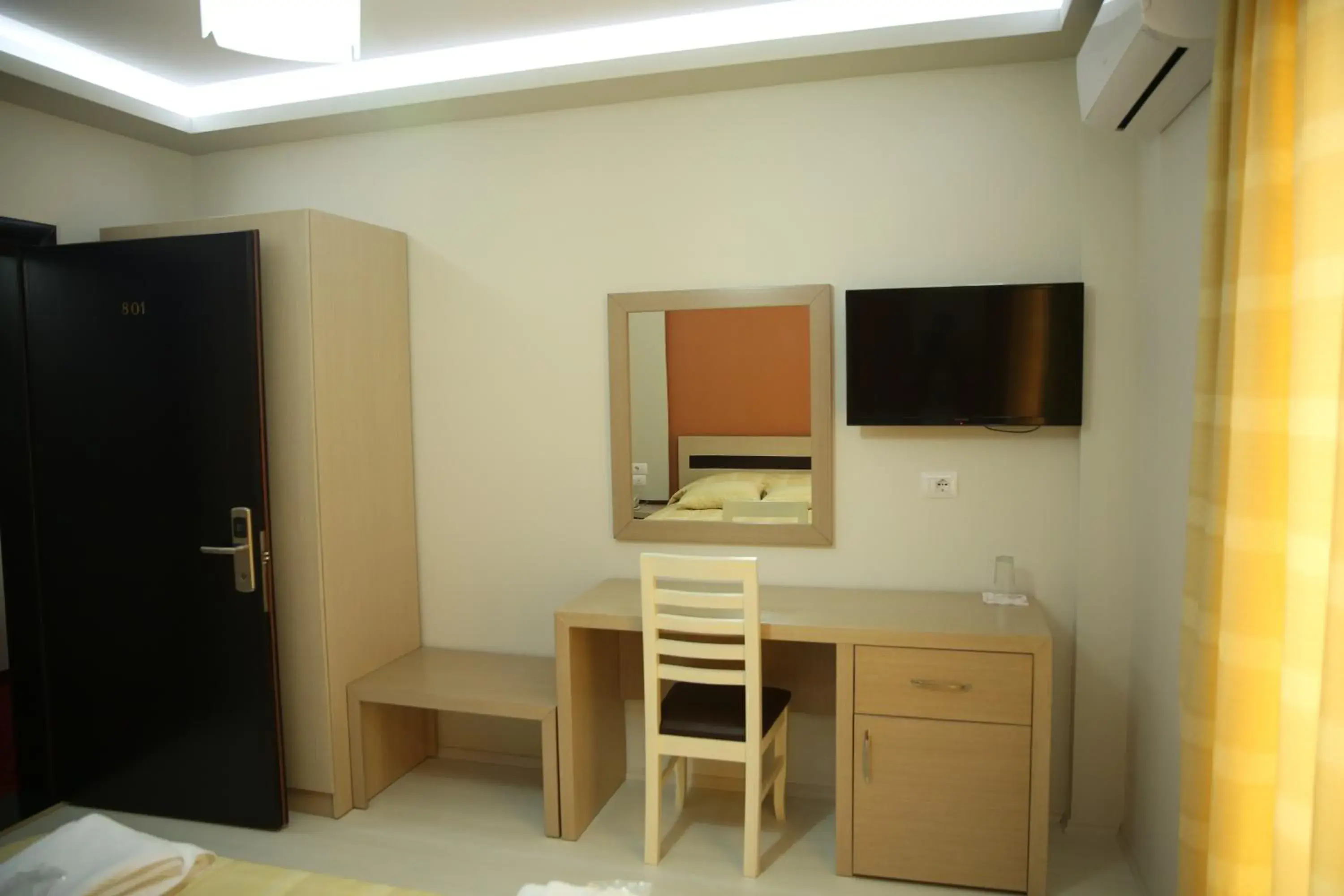 Bedroom in Hotel Pogradeci Bedroom in Hotel Pogradeci