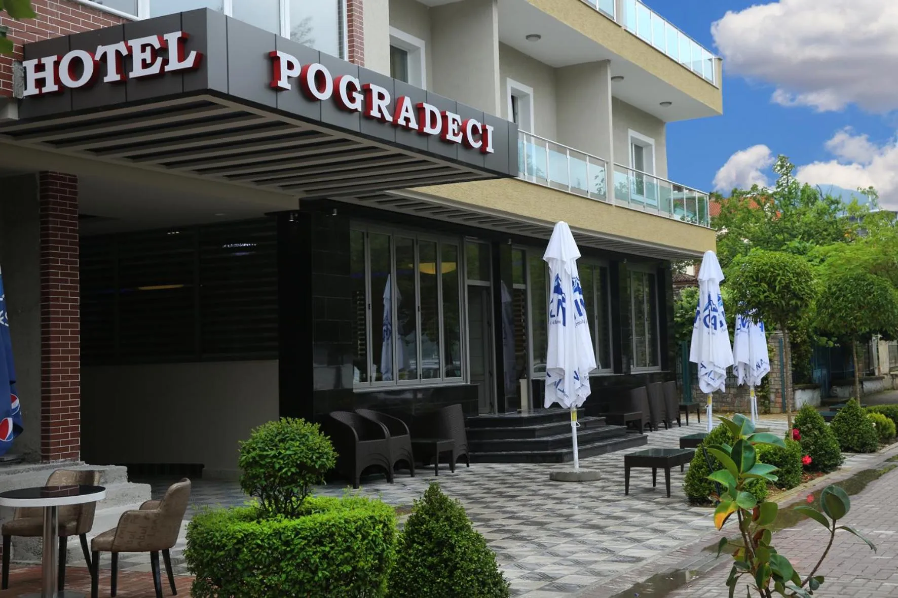 Facade/entrance in Hotel Pogradeci
