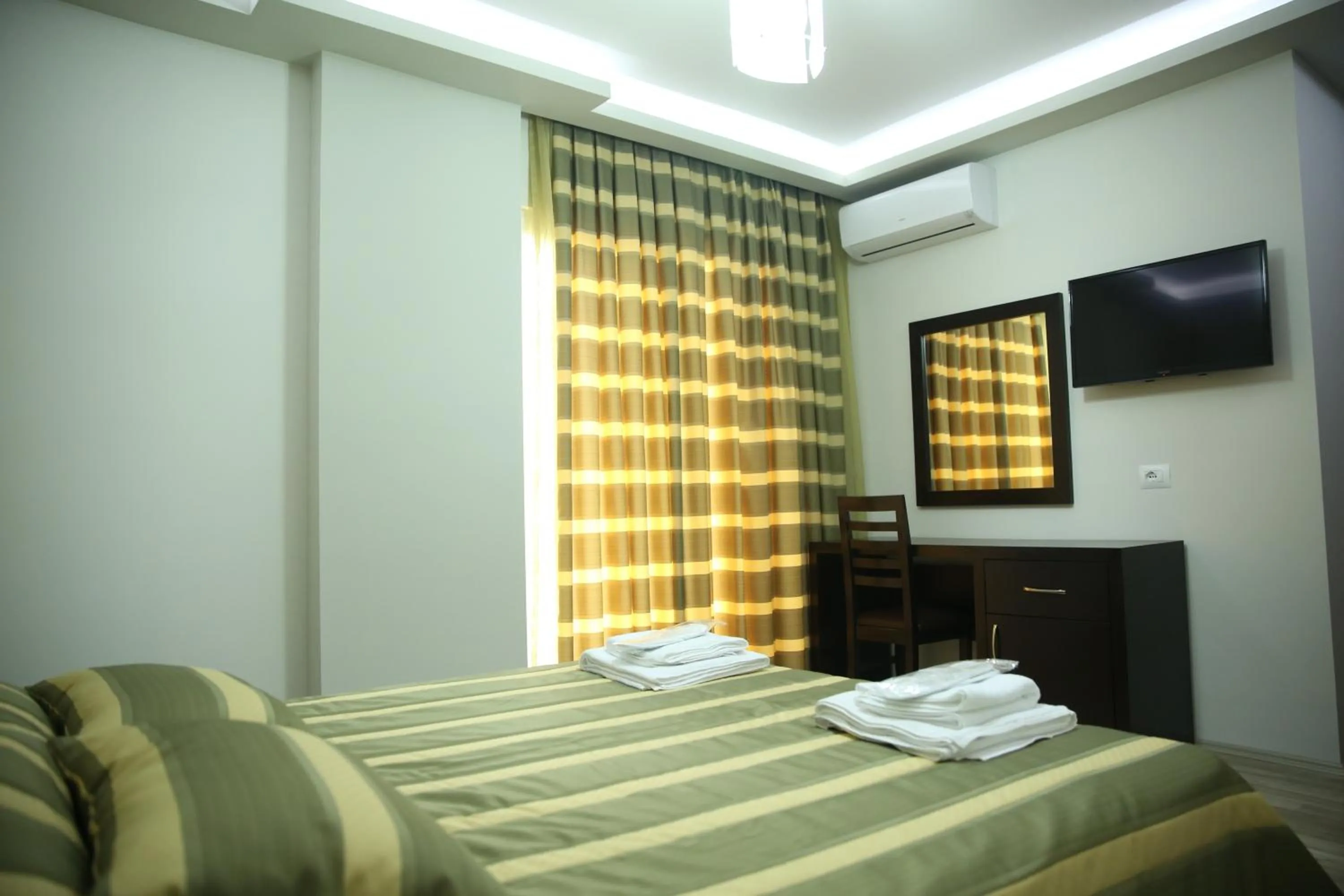 Bedroom, Bed in Hotel Pogradeci