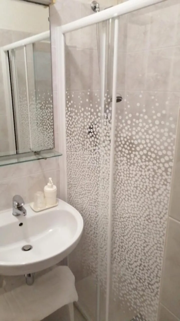 Shower in Hotel Trifoglio