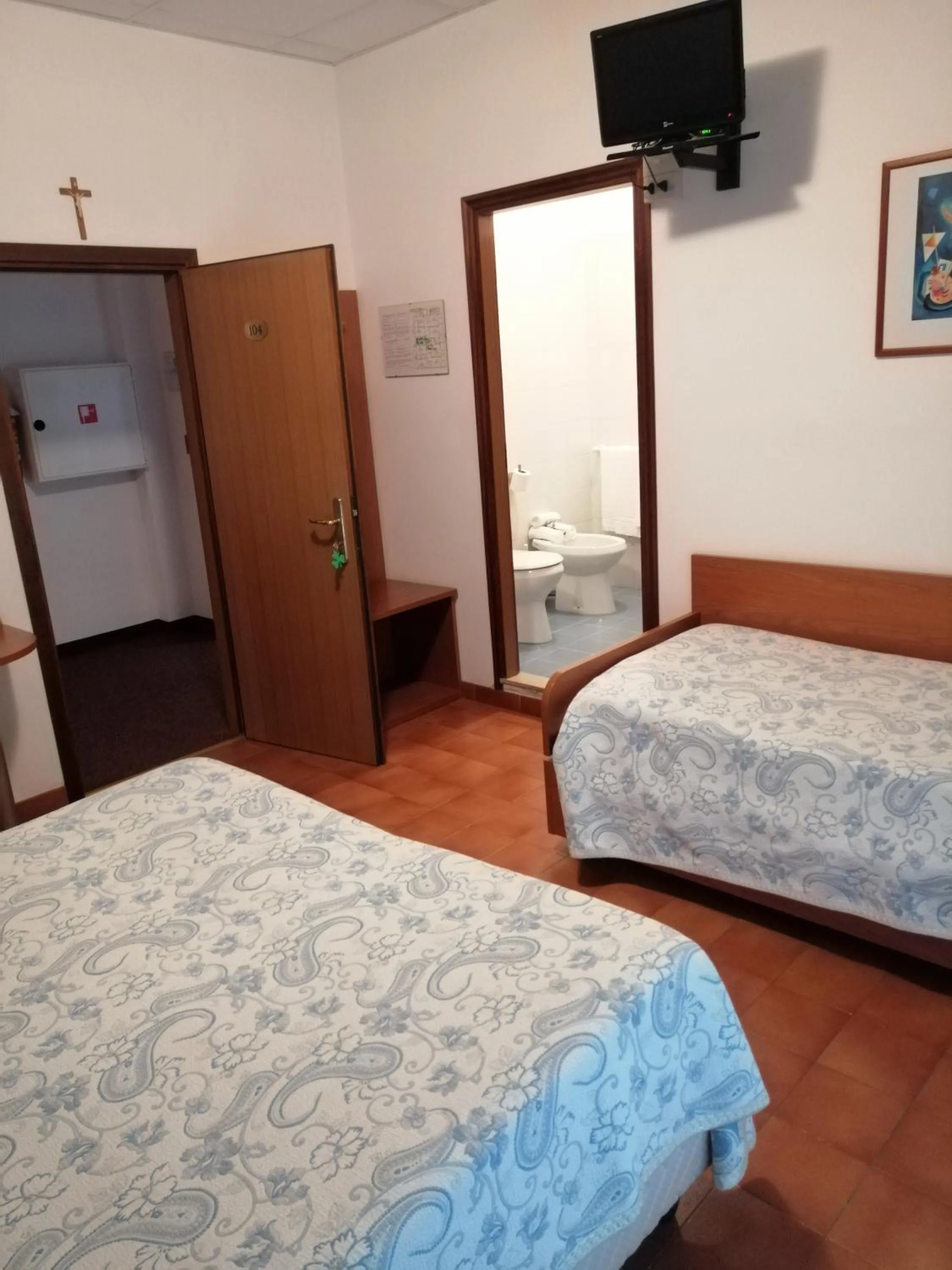 Bathroom, Bed in Hotel Trifoglio