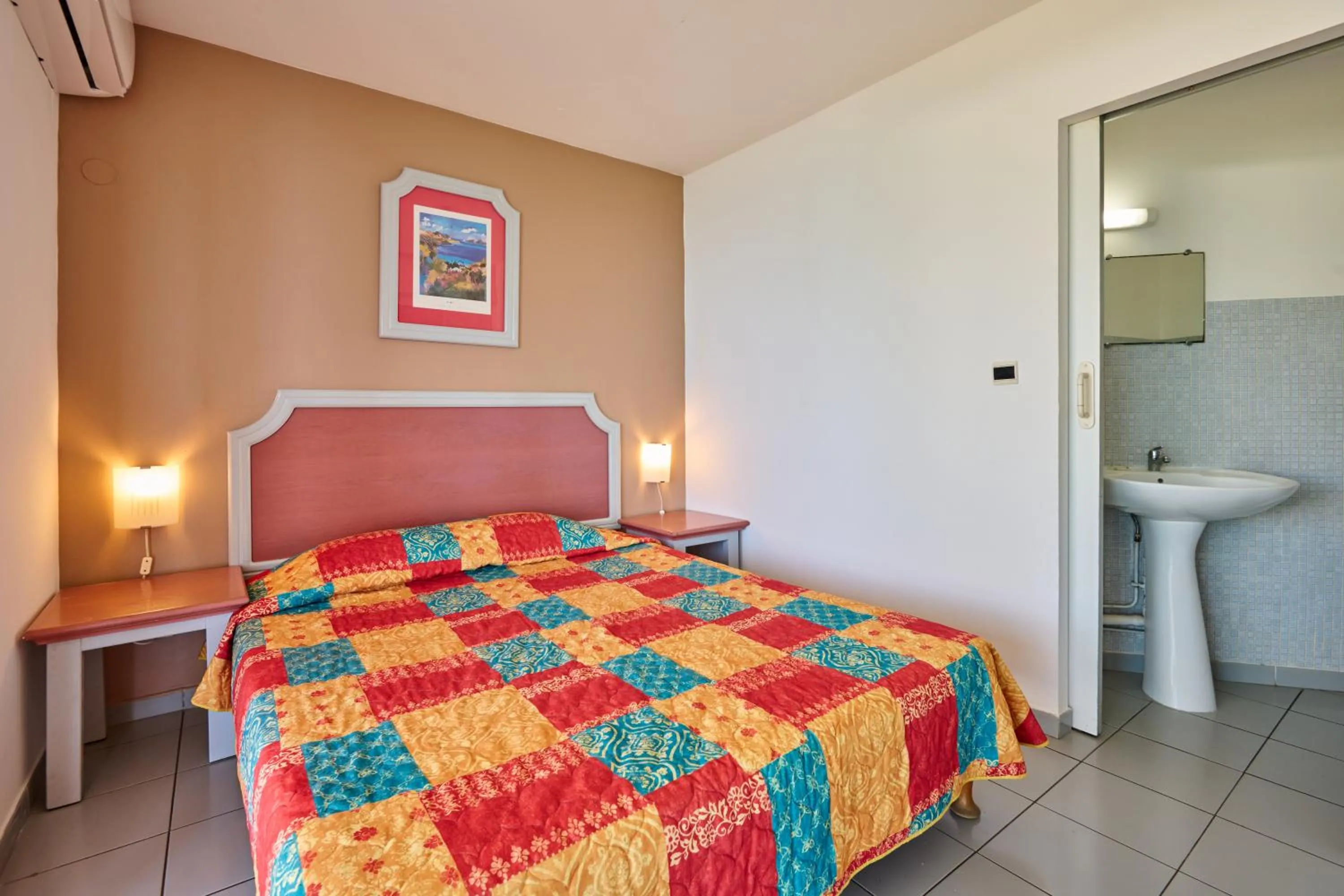 Bed in Diamant Beach