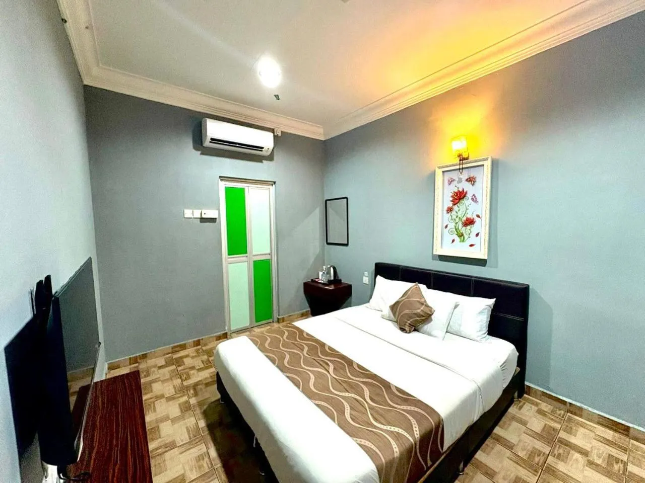 Bed in DAILY INN HOTEL