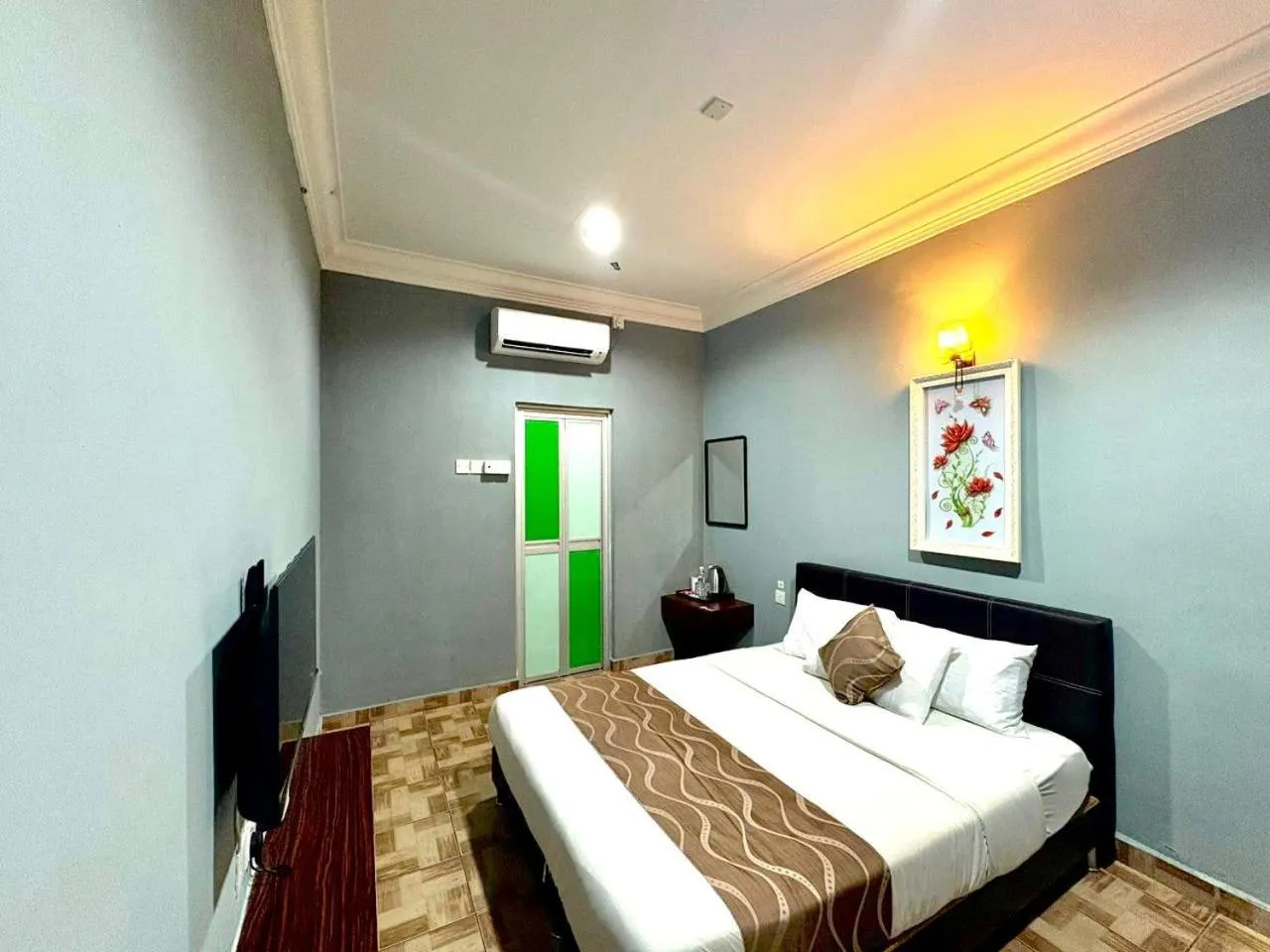 Bed in DAILY INN HOTEL