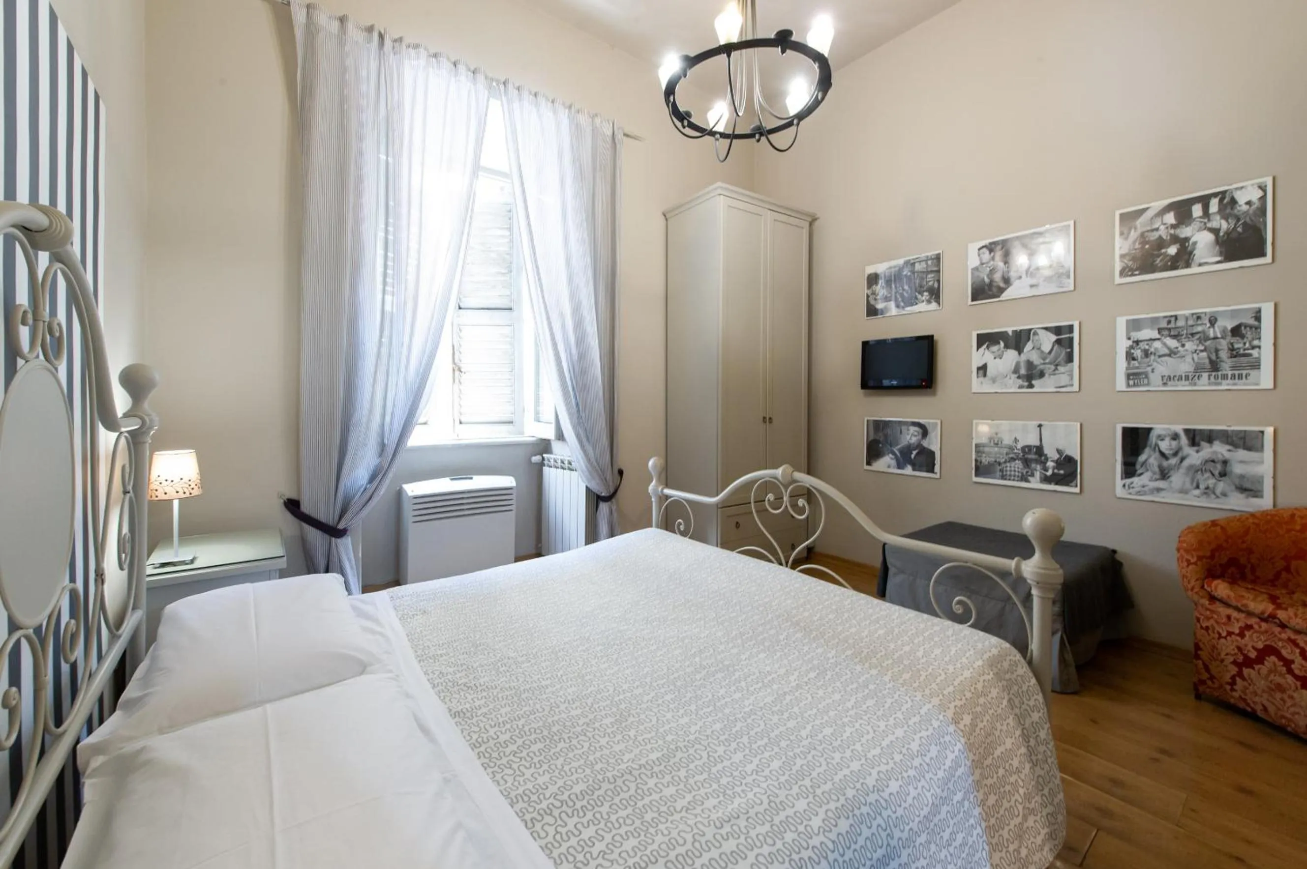 Photo of the whole room, Bed in Residenza Ottaviani Roma