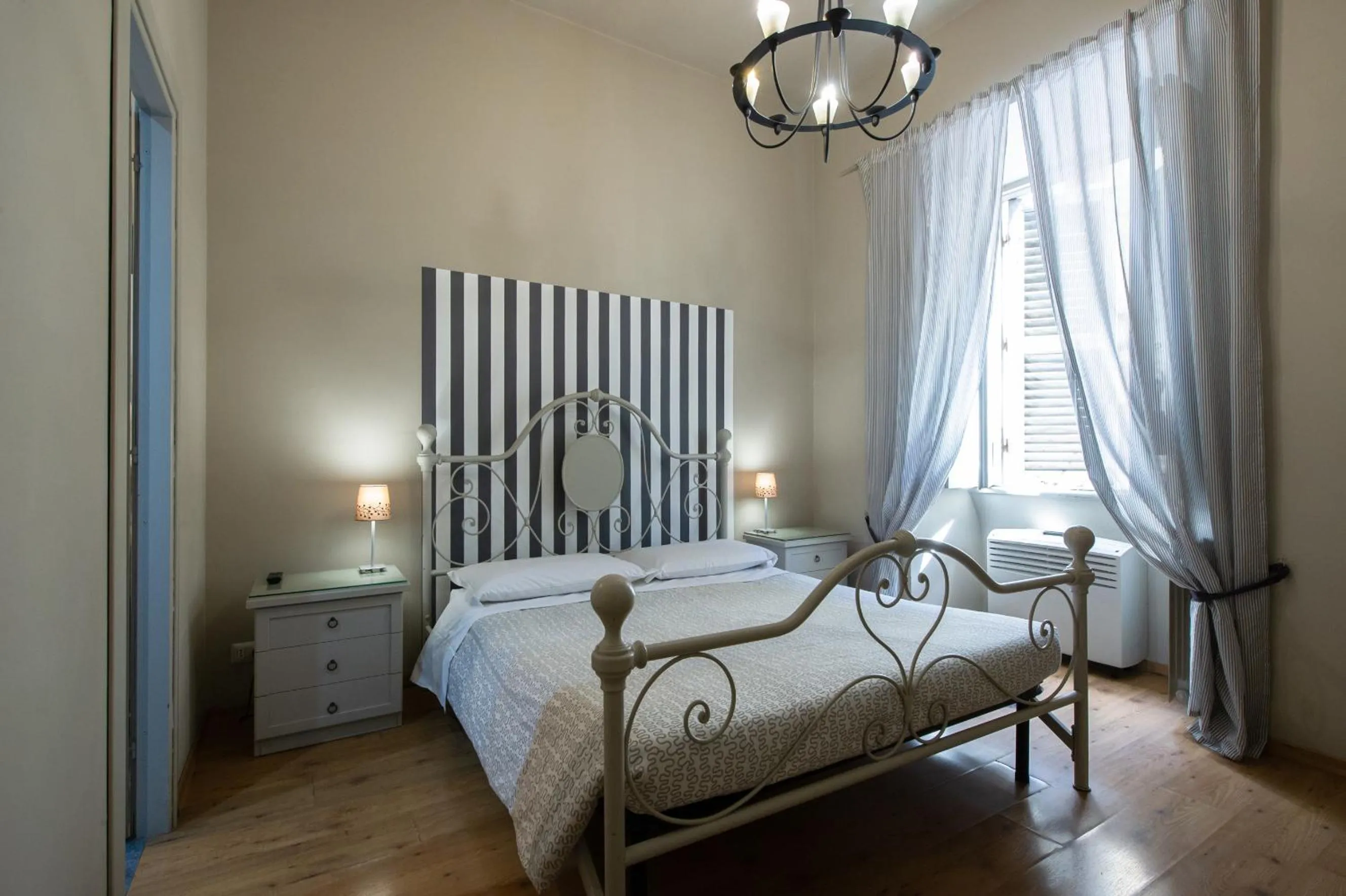 Photo of the whole room, Bed in Residenza Ottaviani Roma