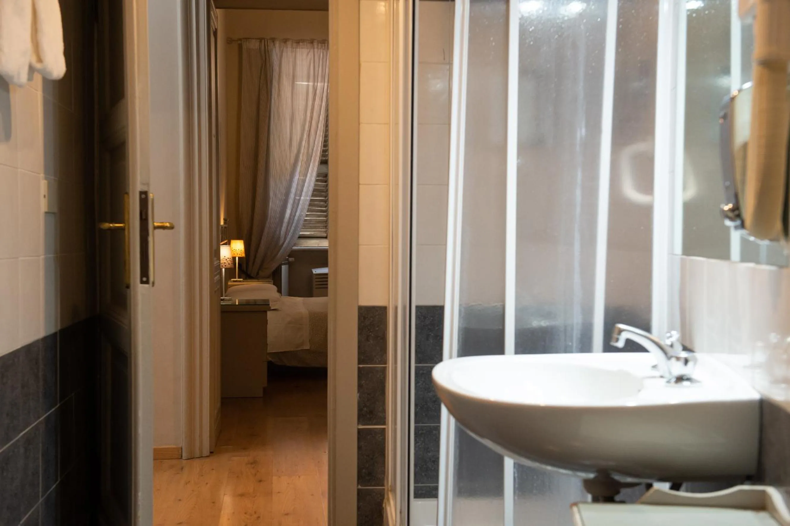 Bathroom in Residenza Ottaviani Roma