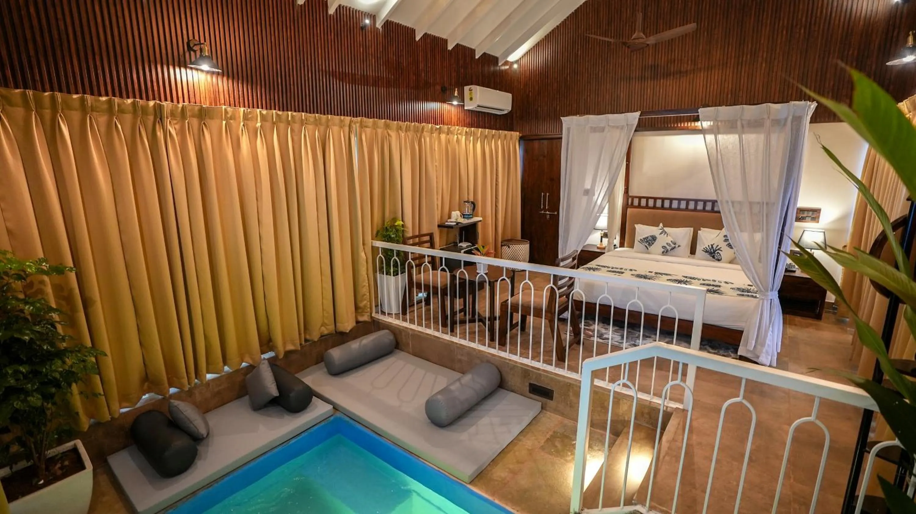 Bed in Swimup - Suites with private pool , Vagator
