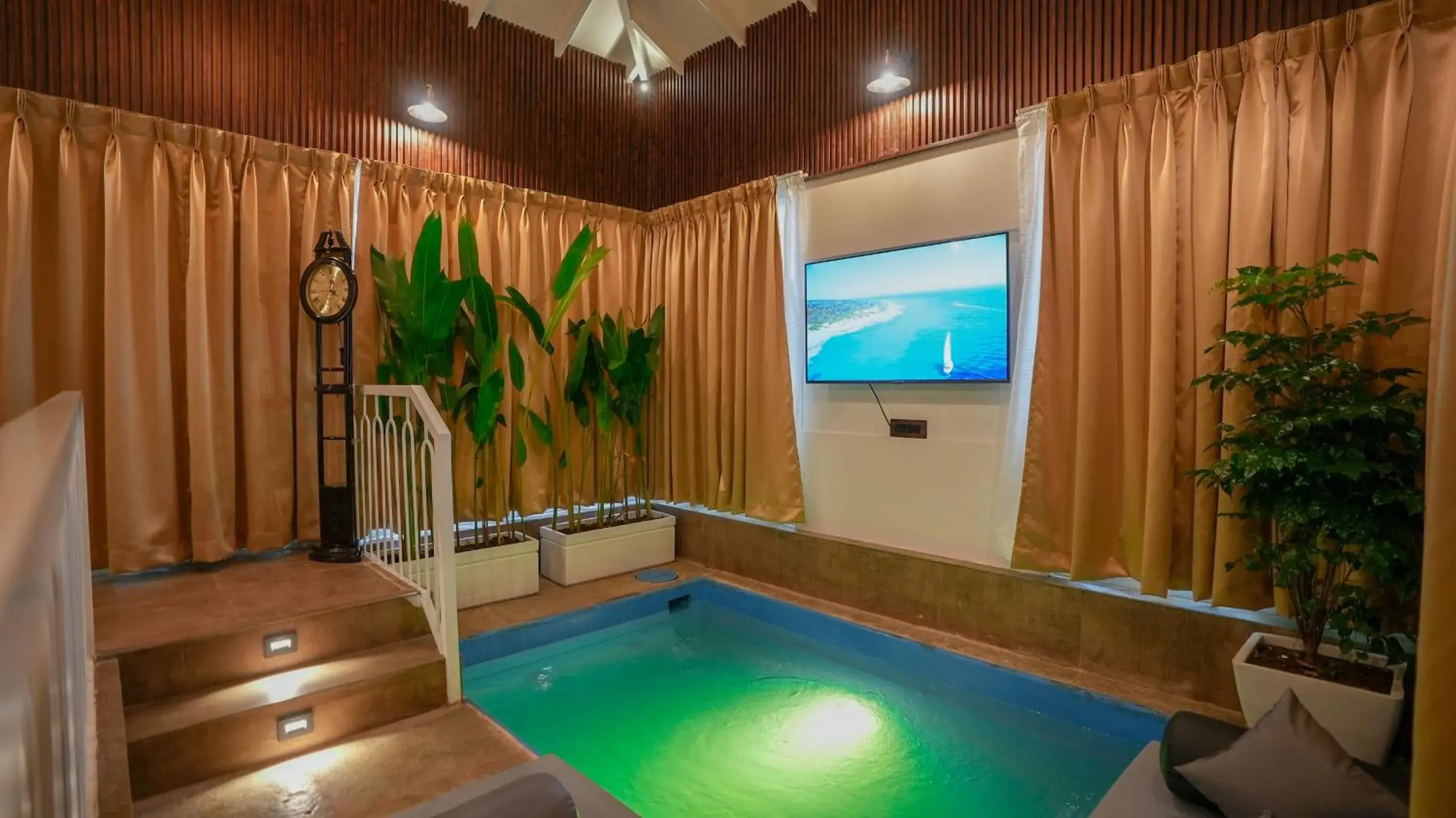 Pool view in Swimup - Suites with private pool , Vagator Pool view in Swimup - Suites with private pool , Vagator