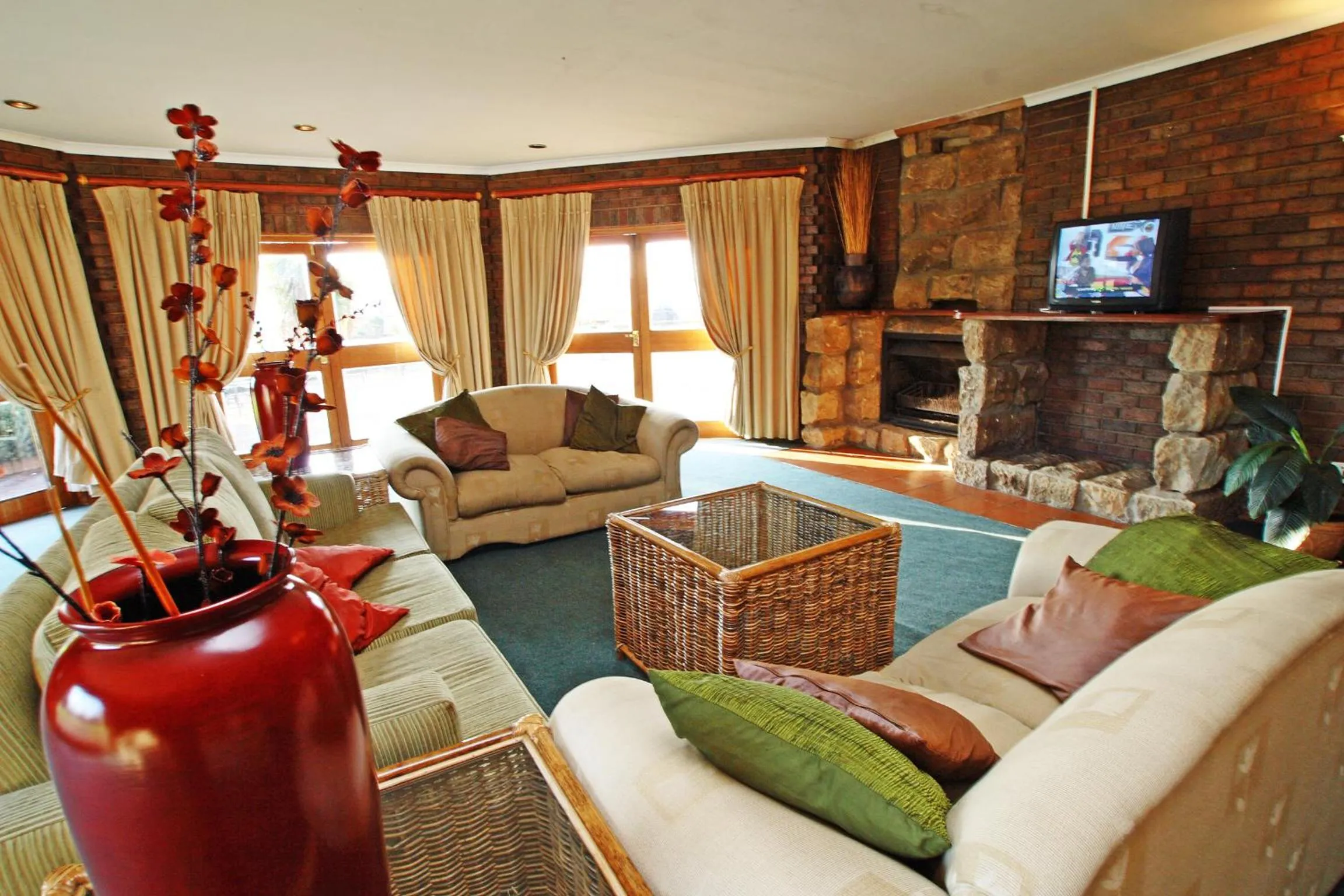 Communal lounge/ TV room in First Group Qwantani