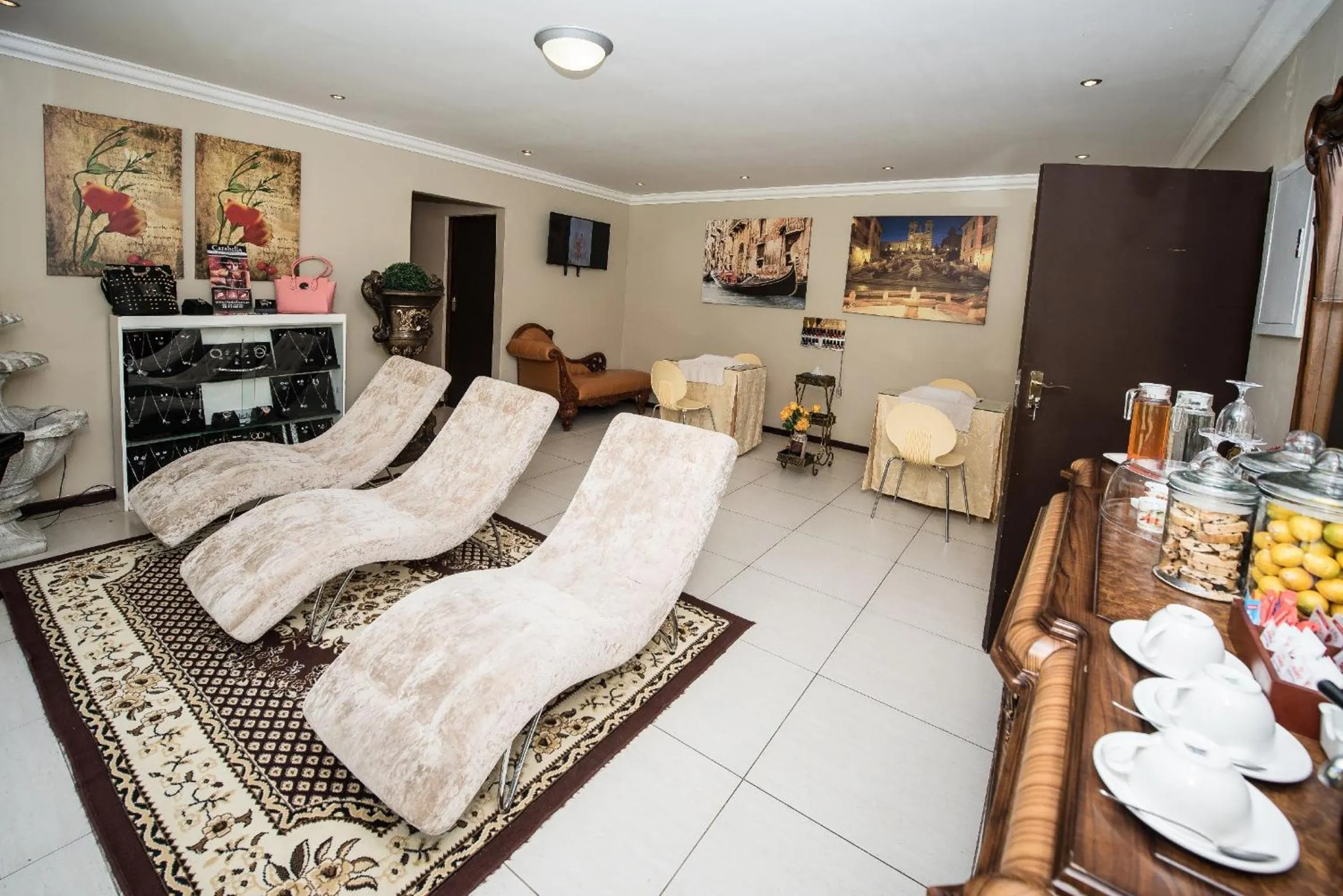 Spa and wellness centre/facilities in First Group Qwantani