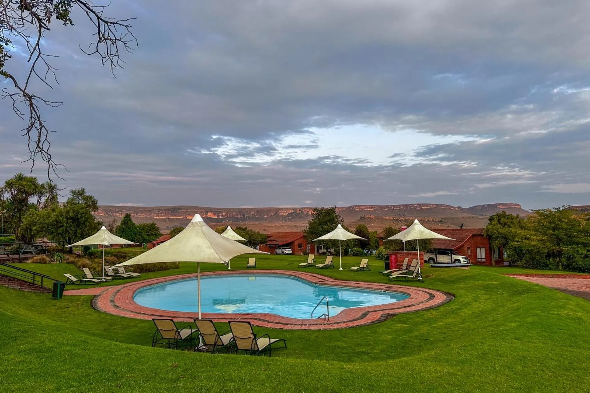 Property building in First Group Qwantani