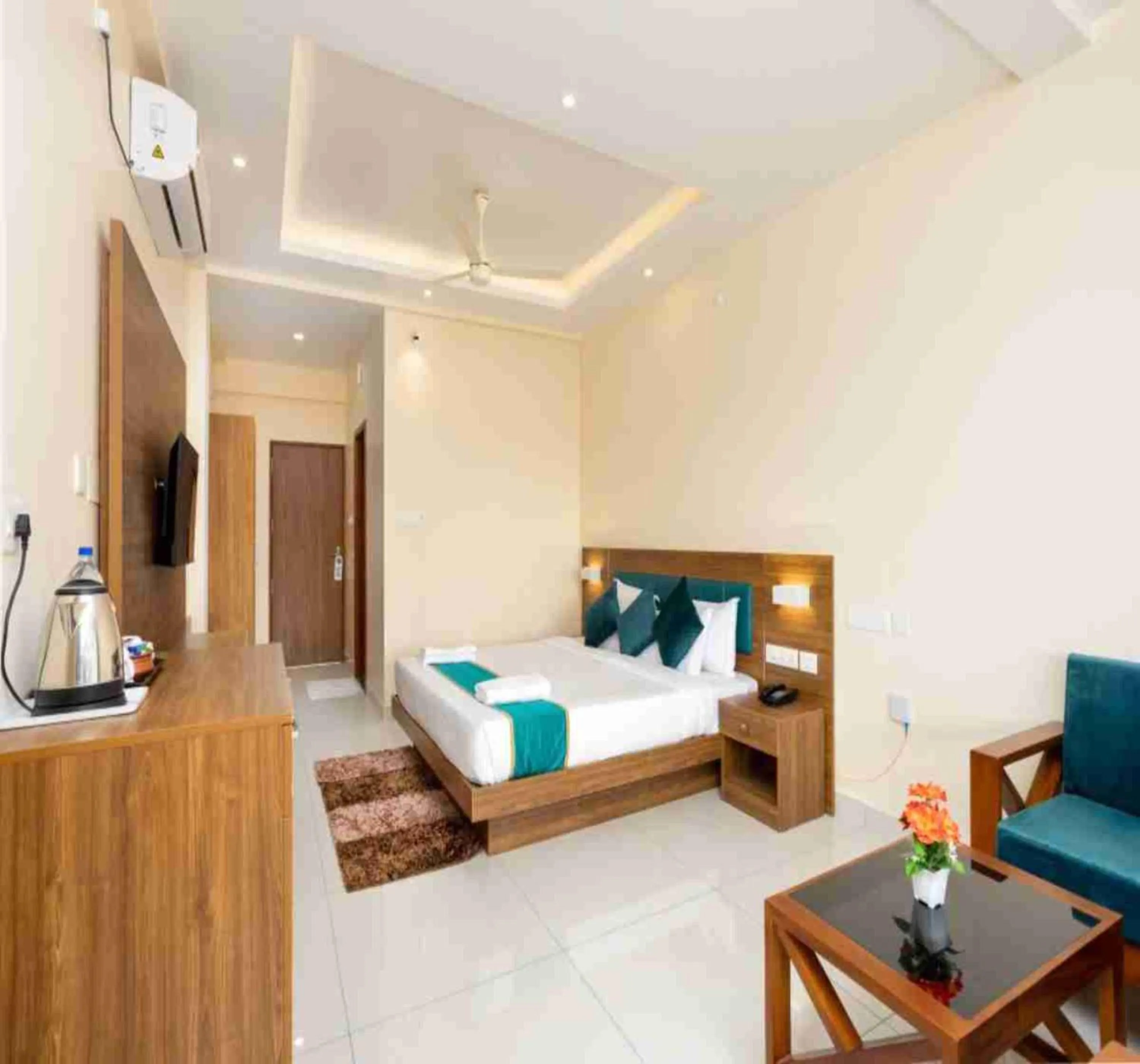 Bed in Le Serene Munnar Luxury Resorts & Spa