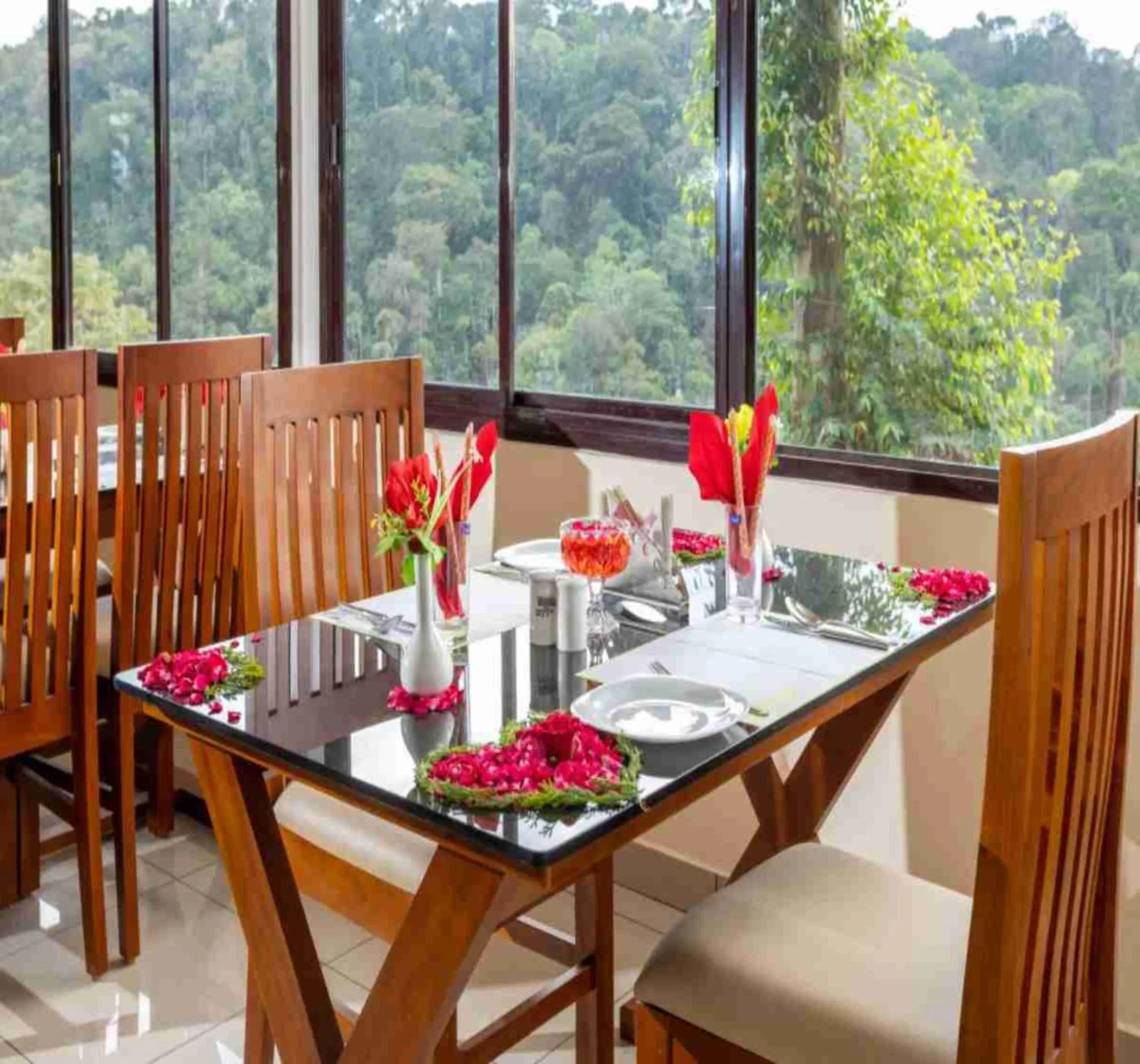 Dining area in Le Serene Munnar Luxury Resorts & Spa