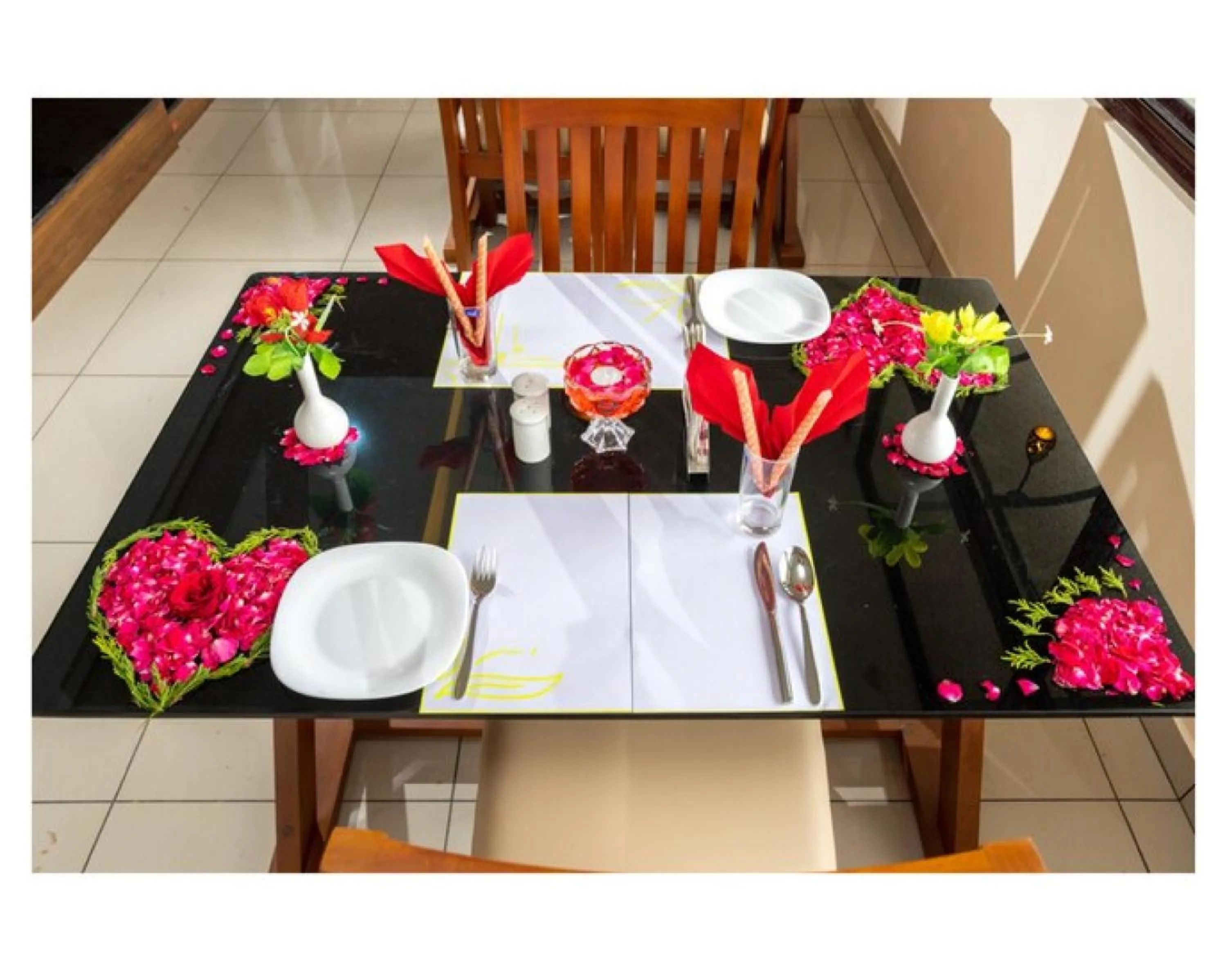 Restaurant/places to eat in Le Serene Munnar Luxury Resorts & Spa