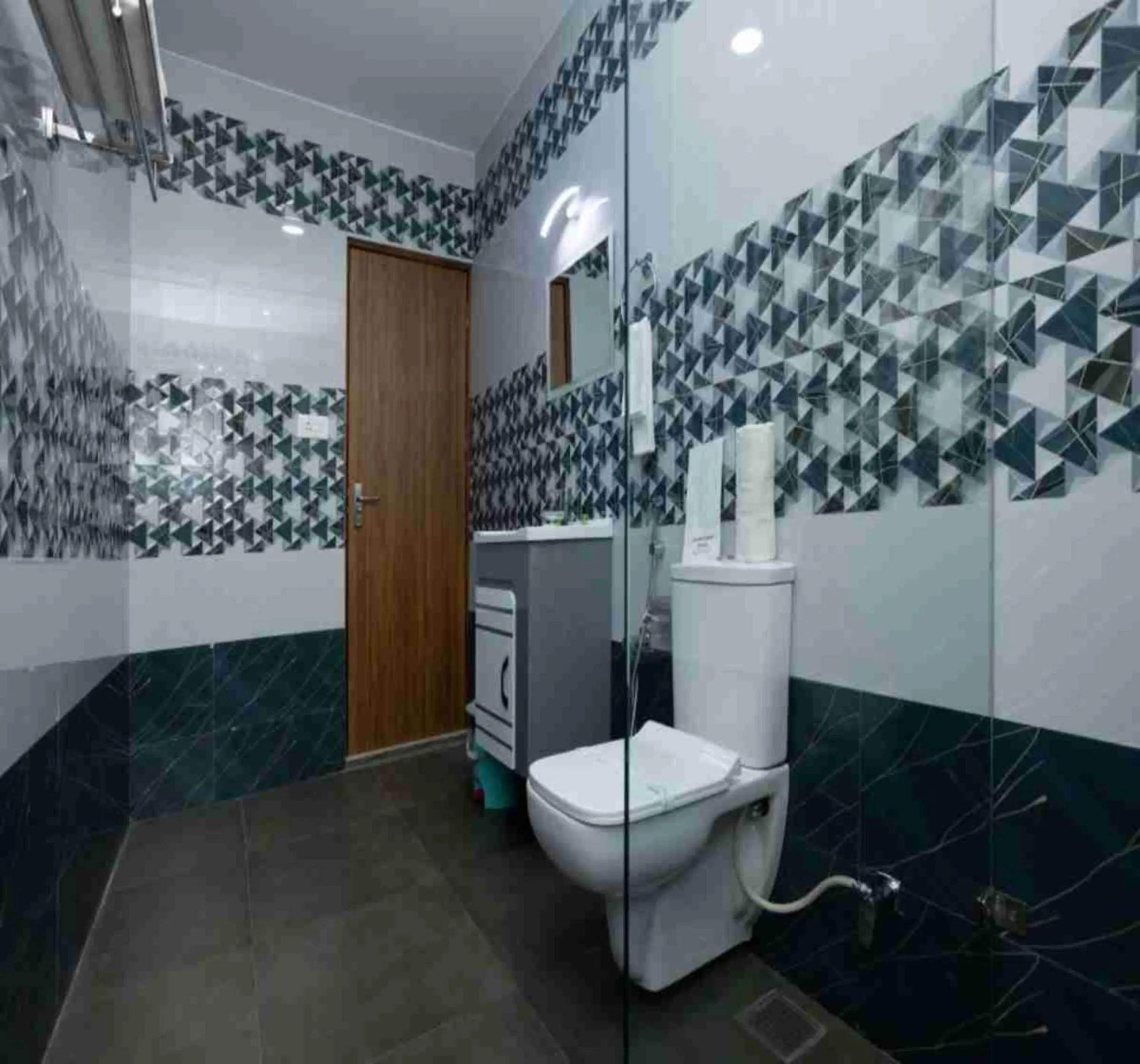 Shower in Le Serene Munnar Luxury Resorts & Spa